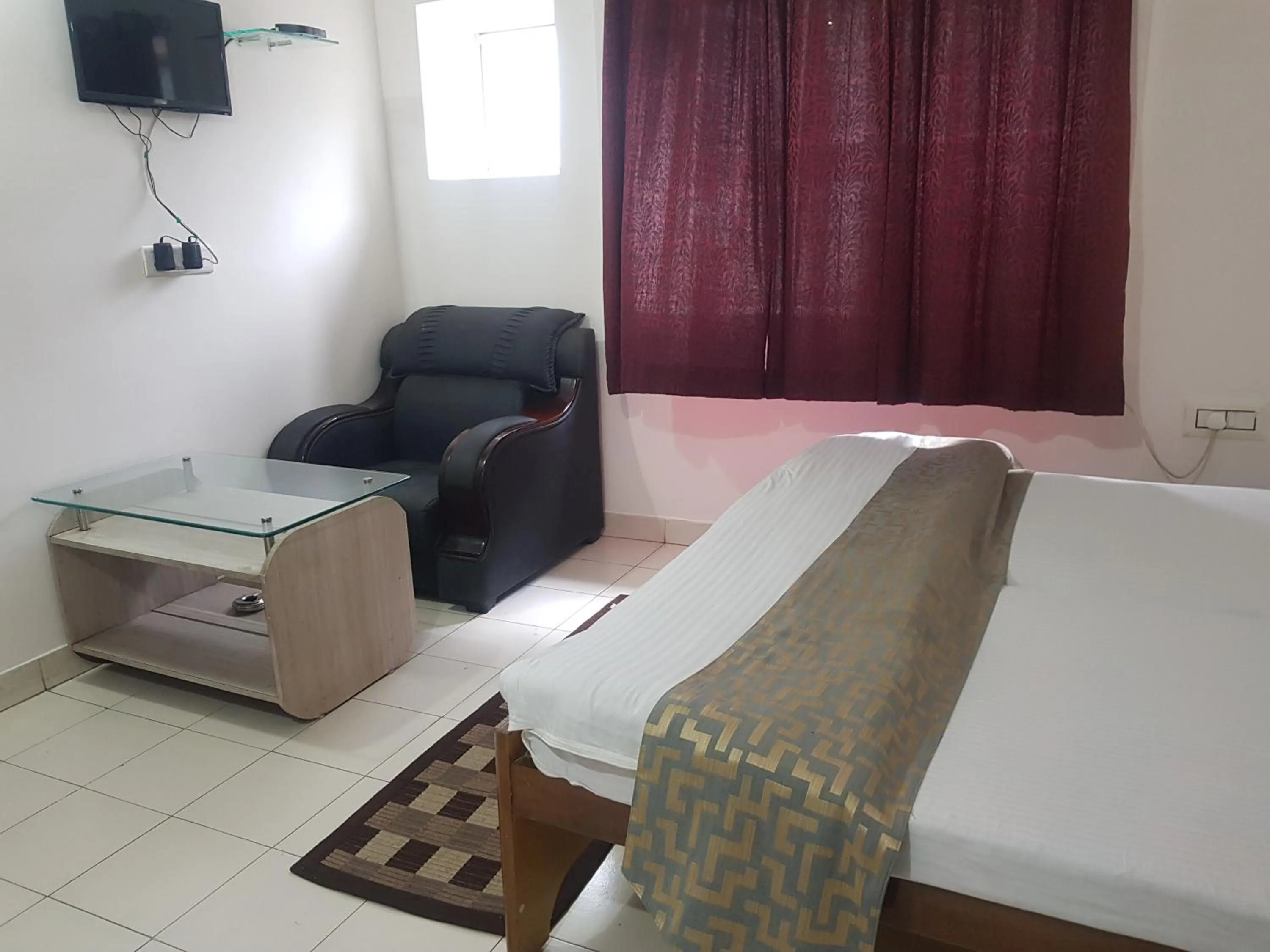 Photo of the whole room, Bed in Hotel Arham Inn