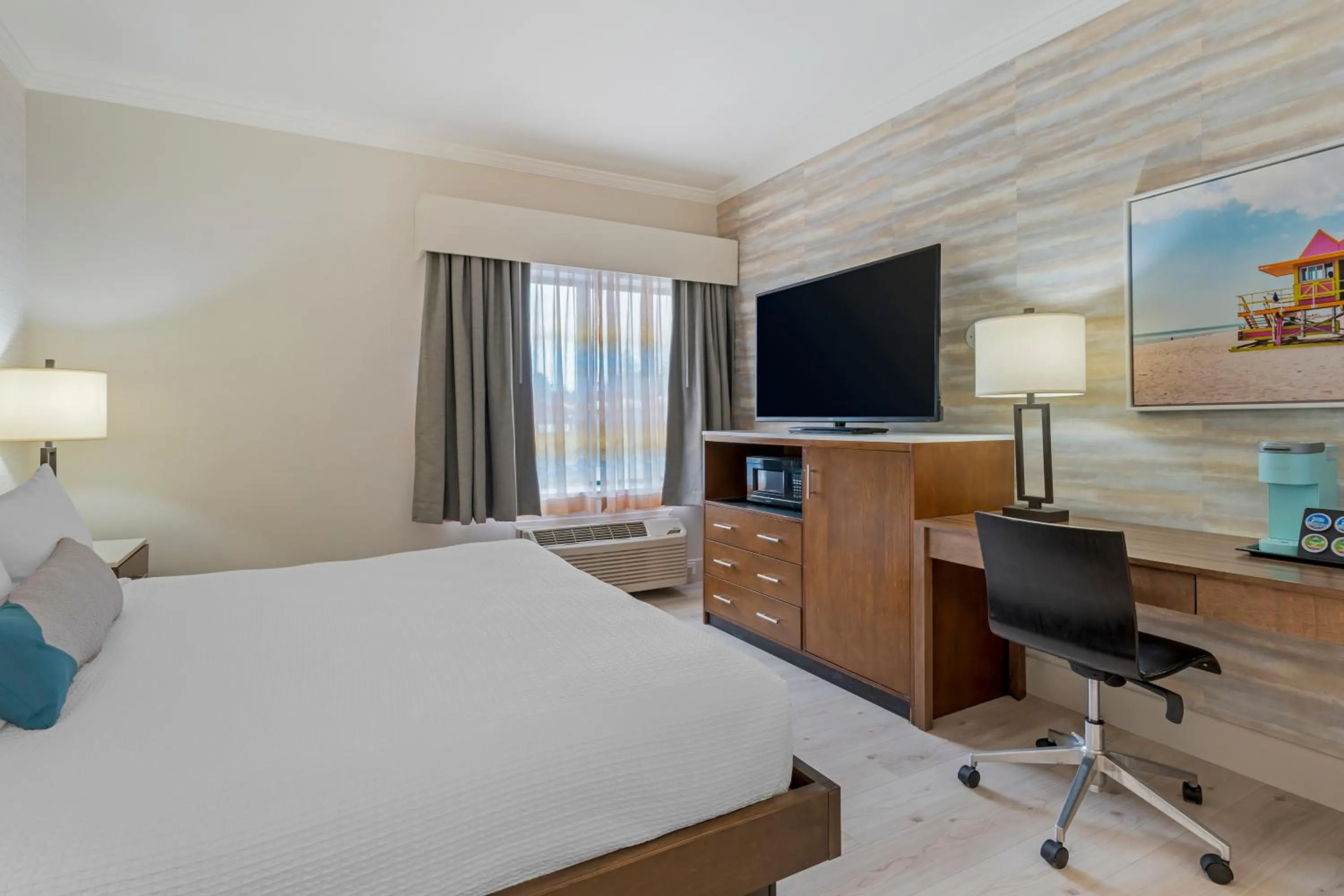TV and multimedia, Bed in Best Western Plus All Suites Inn