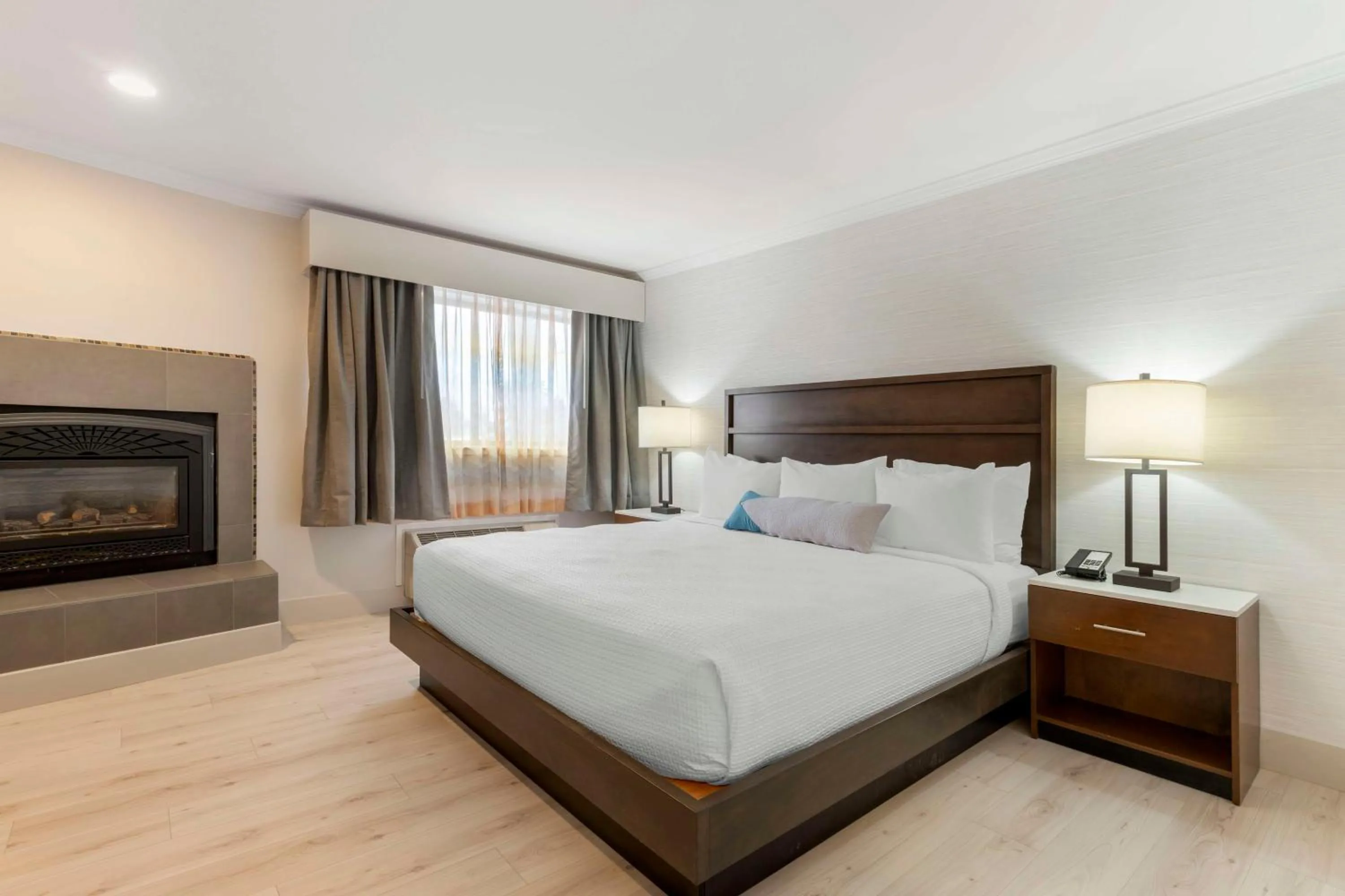 Bedroom, Bed in Best Western Plus All Suites Inn