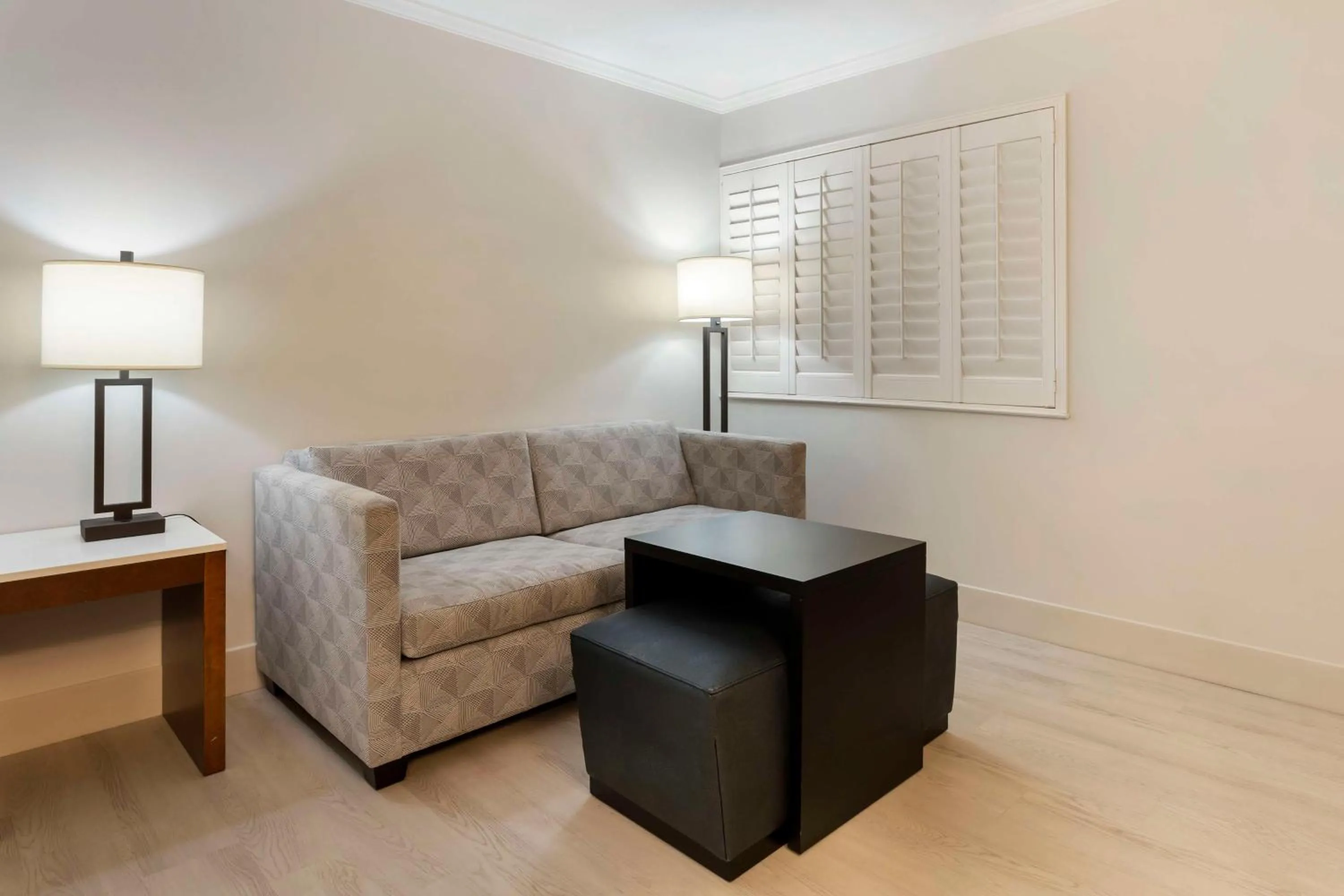 Bedroom in Best Western Plus All Suites Inn