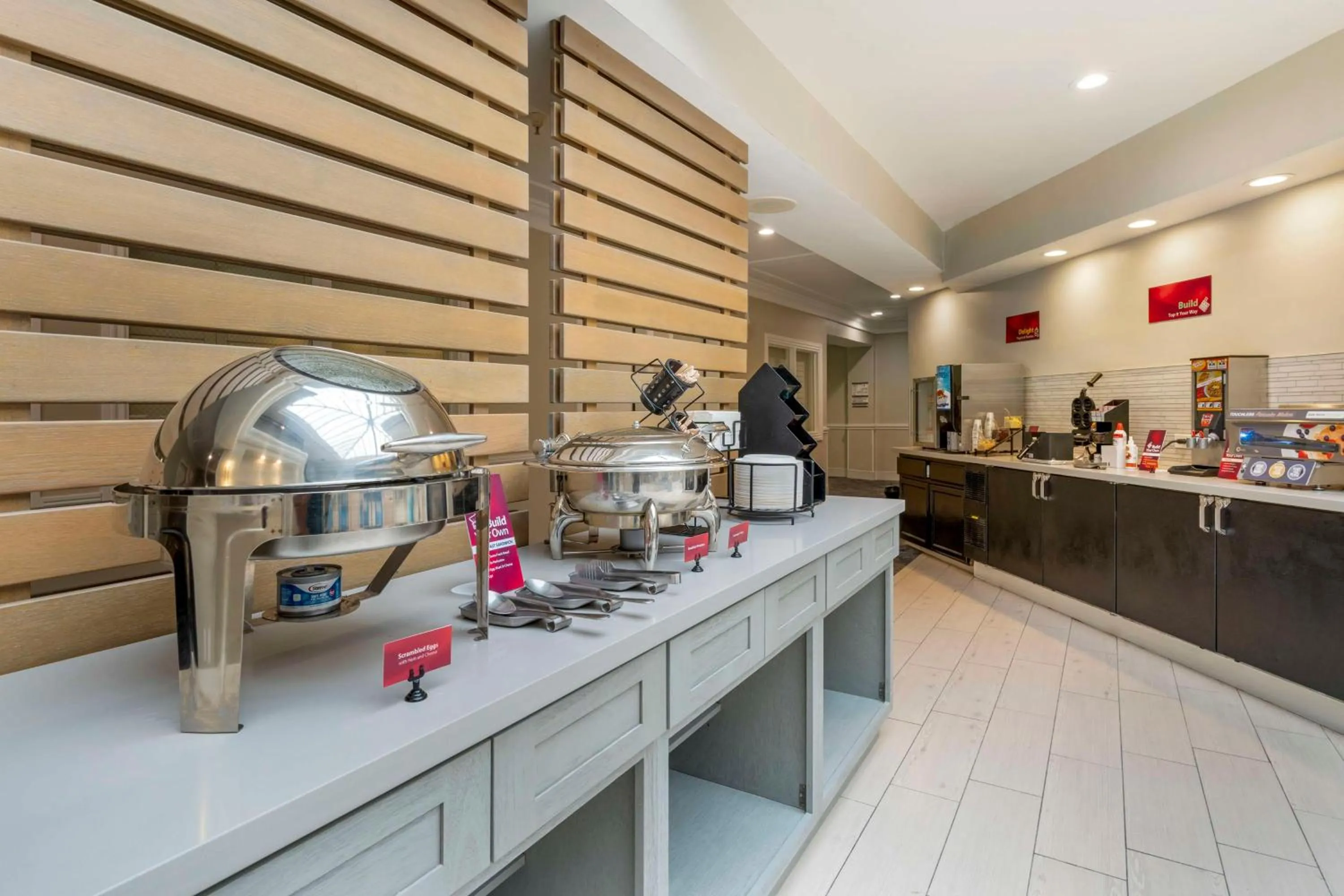 Breakfast in Best Western Plus All Suites Inn