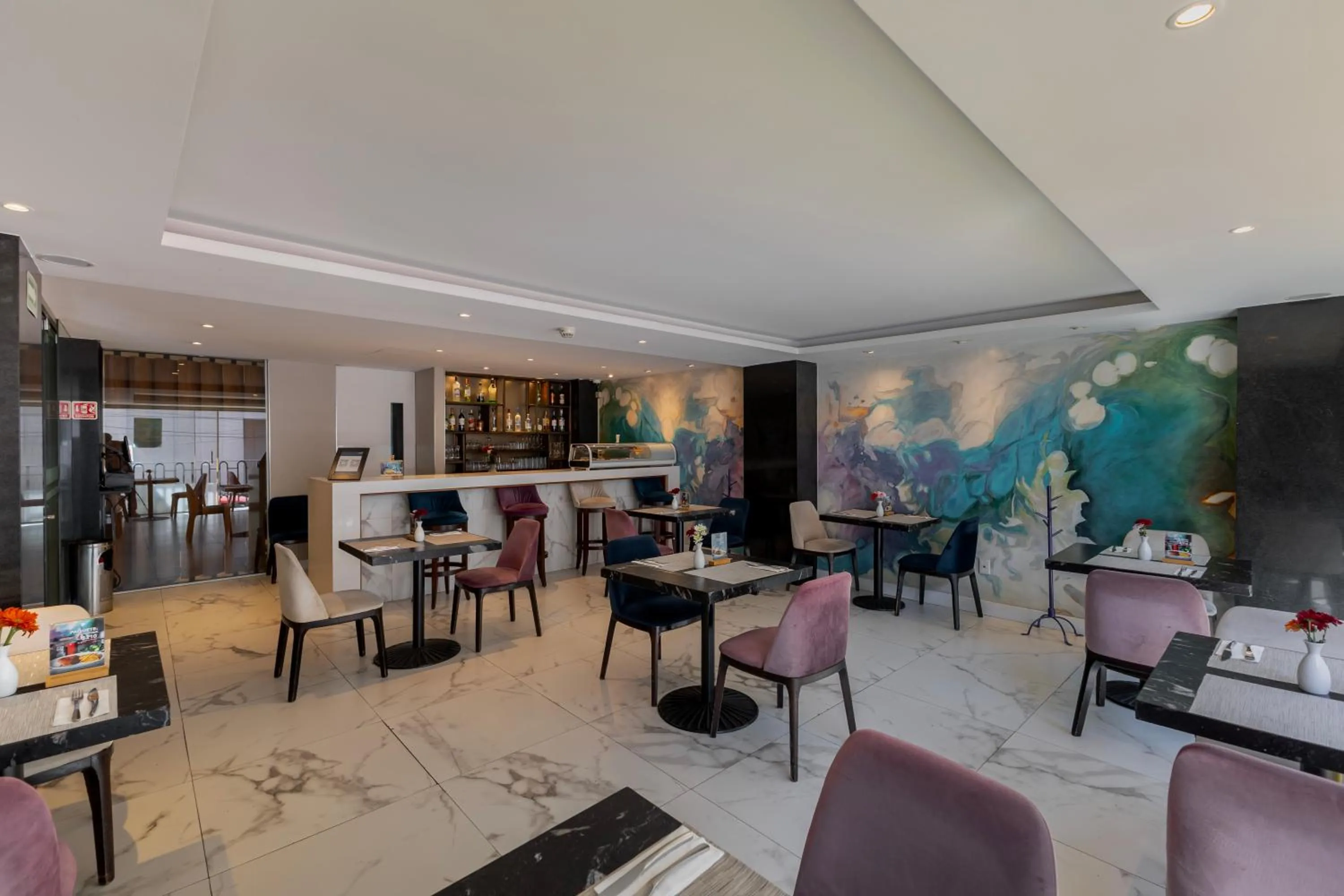 Restaurant/places to eat in Isaaya Hotel Boutique by WTC