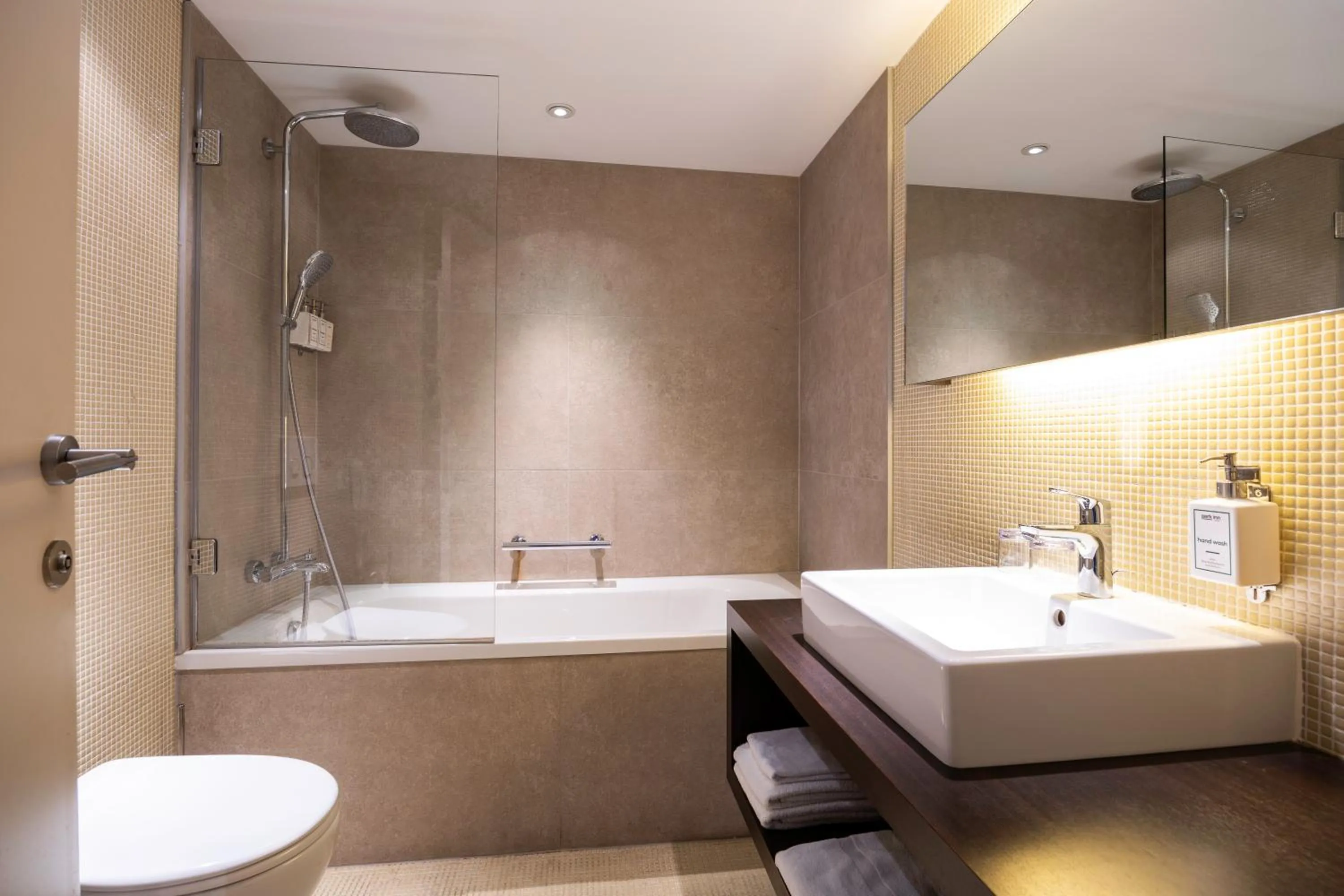 Toilet in Park Inn by Radisson Antwerp City Centre