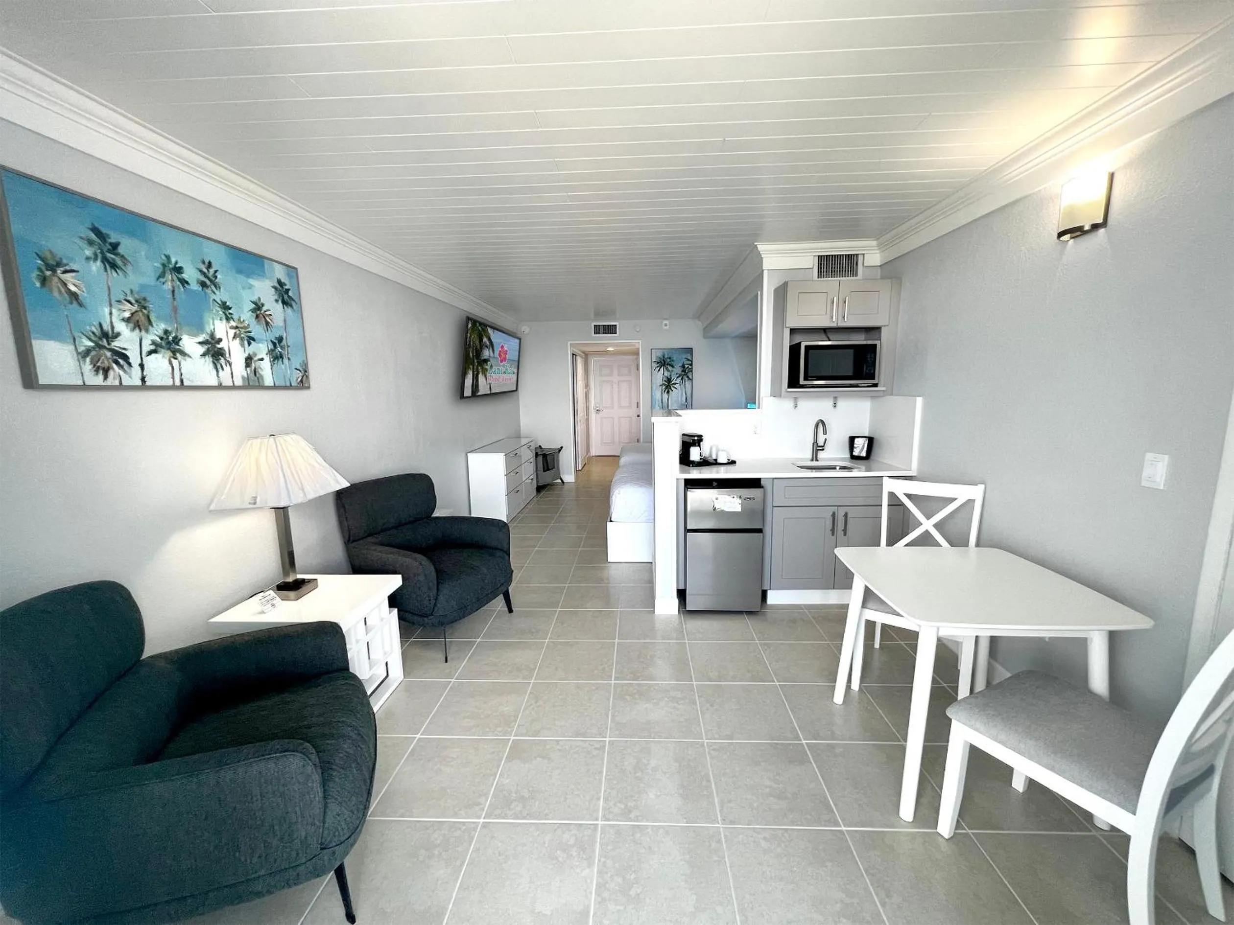 Kitchen or kitchenette in Lani Kai Island Resort