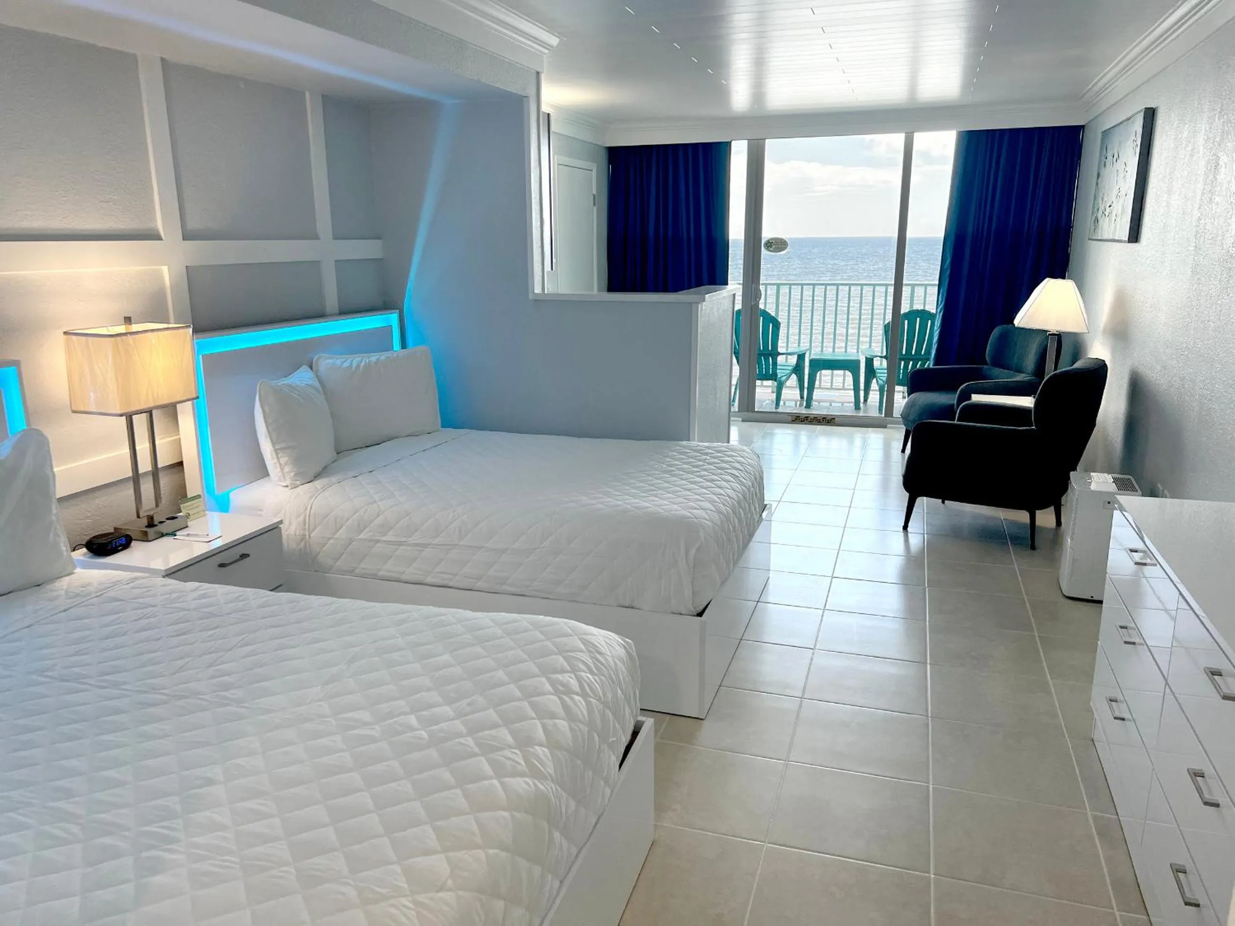 Bed in Lani Kai Island Resort