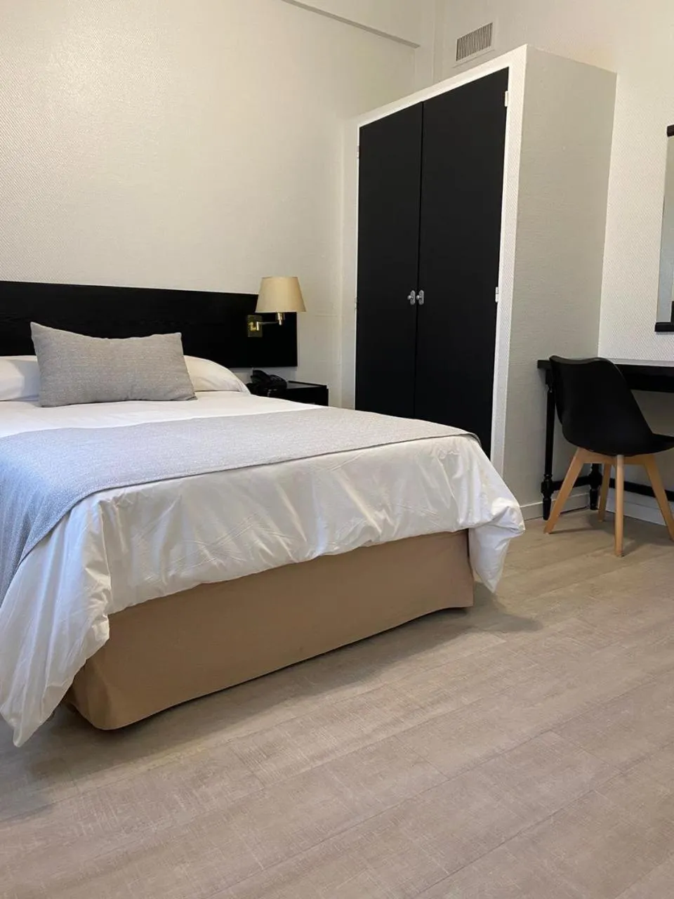 Bed in Hotel La Perla