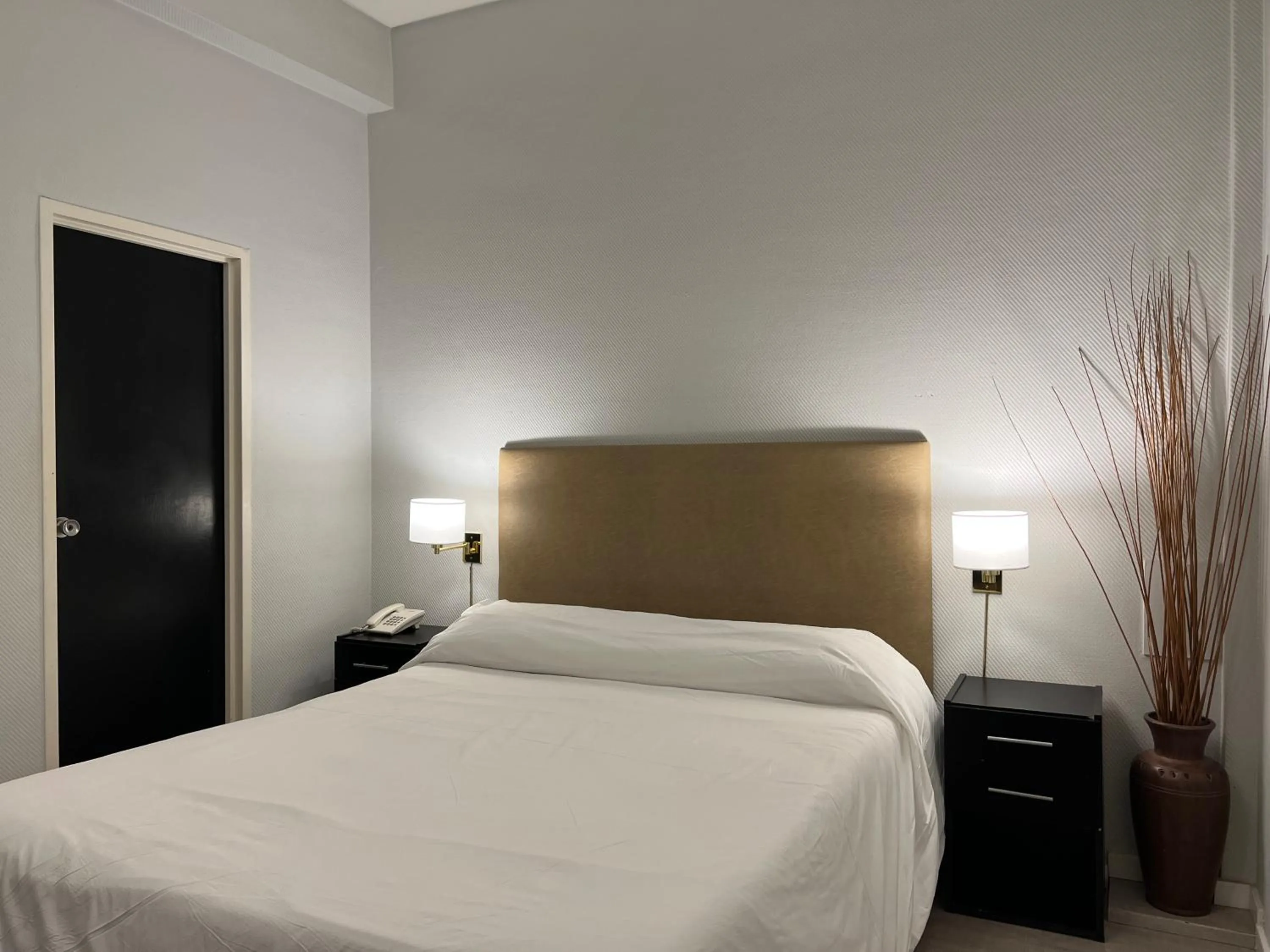 Bed in Hotel La Perla