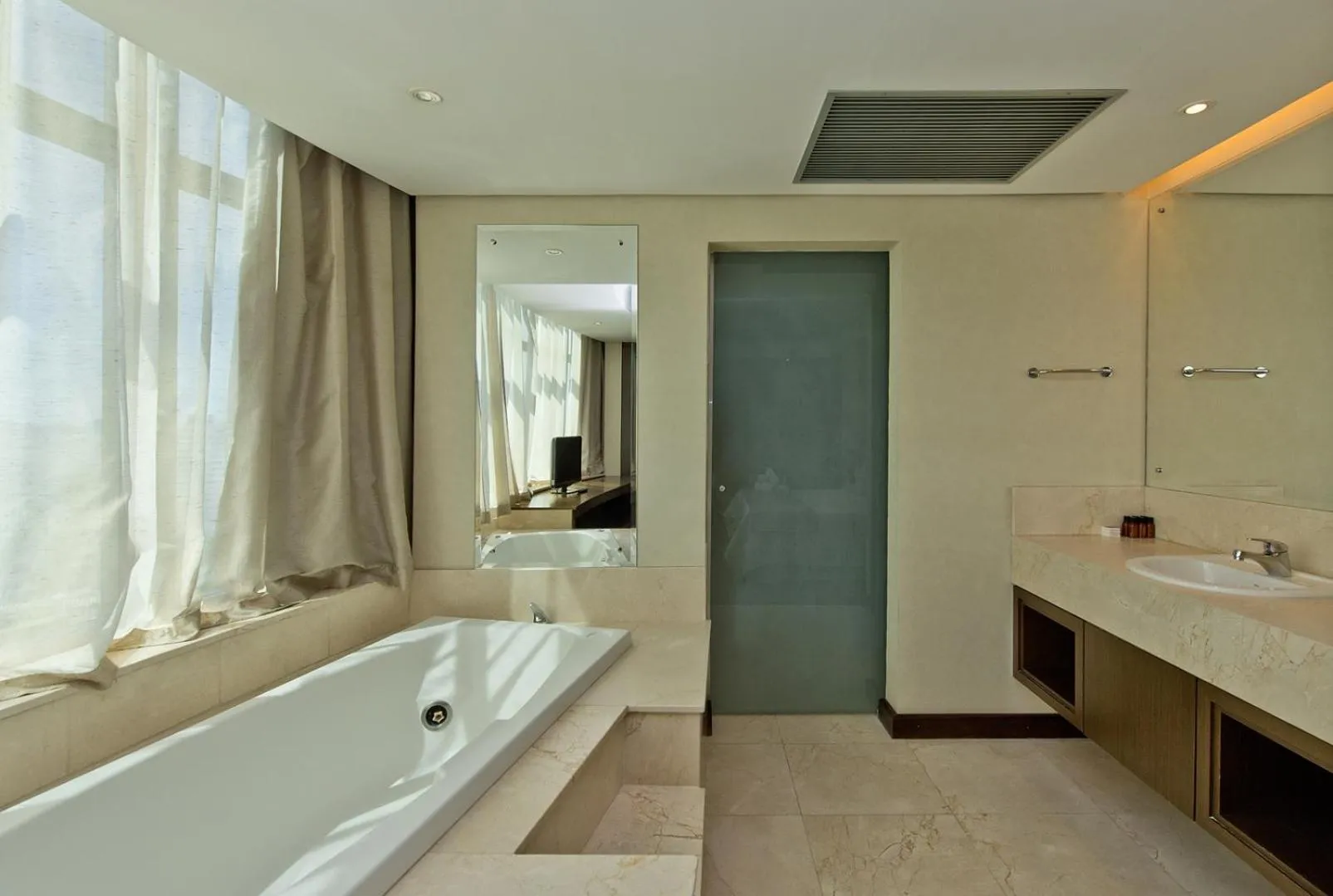 Majestic Palace Hotel