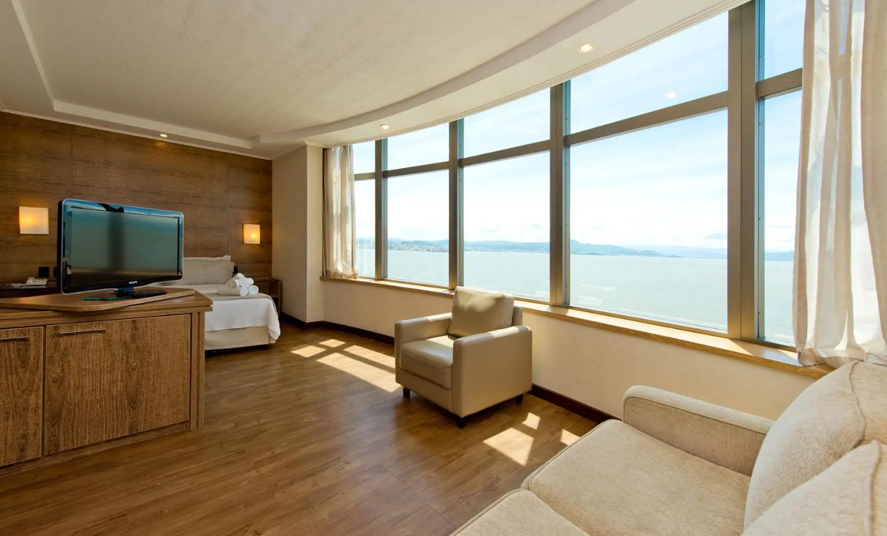 Bedroom, Bed in Majestic Palace Hotel