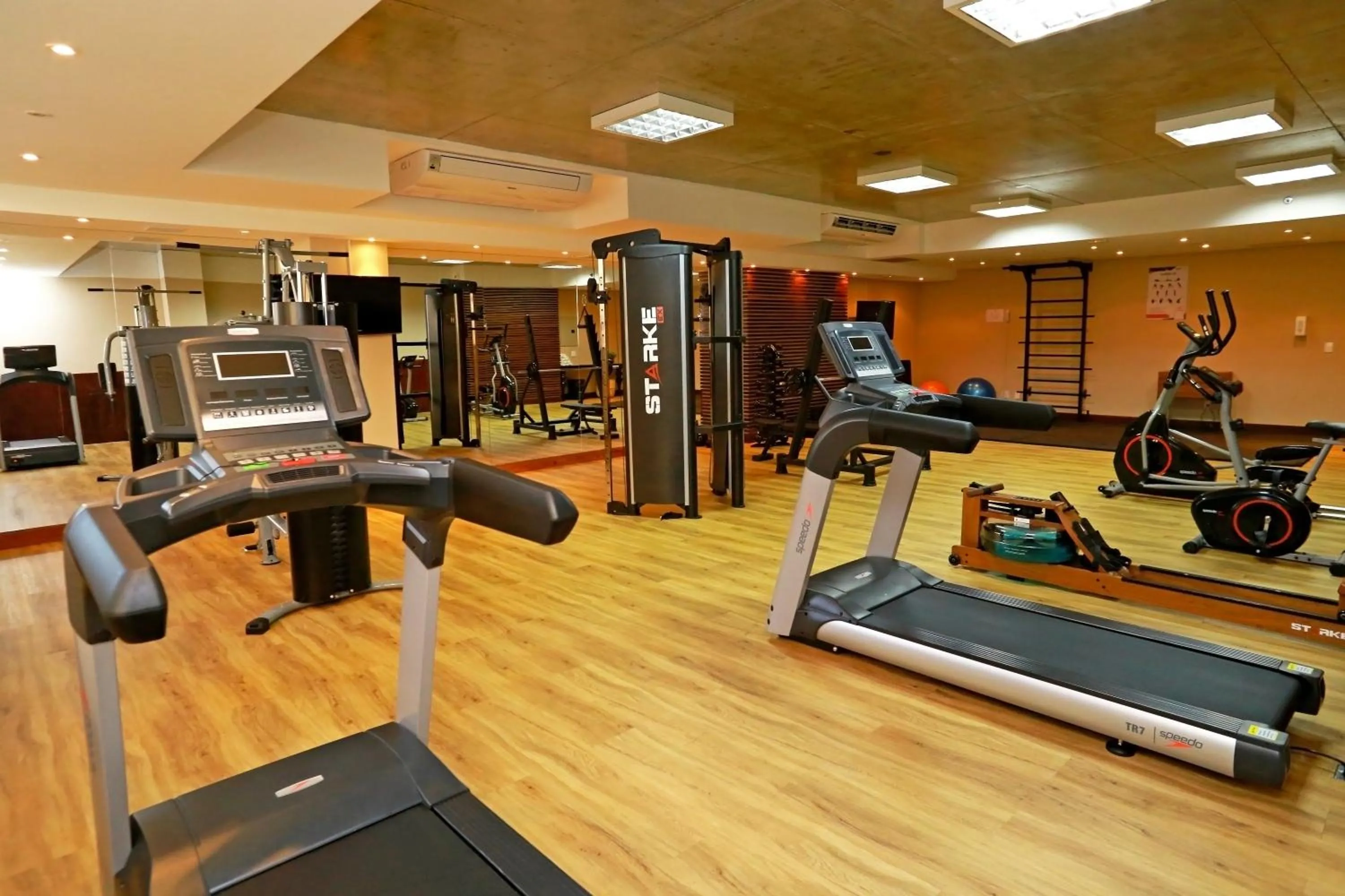 Fitness centre/facilities in Majestic Palace Hotel