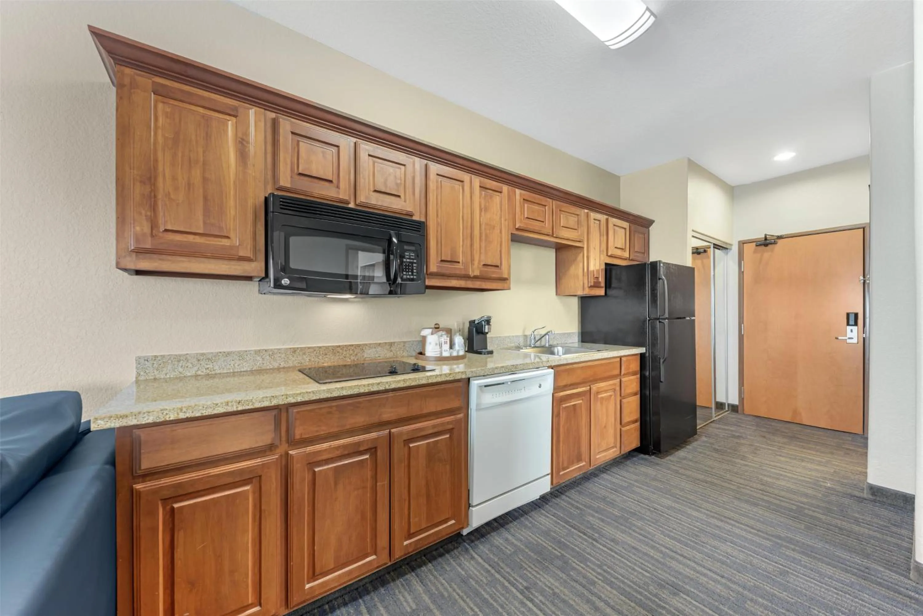 Kitchen or kitchenette in Best Western Plus San Antonio East Inn & Suites