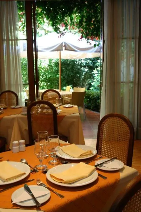 Restaurant/places to eat in Hotel Presidente