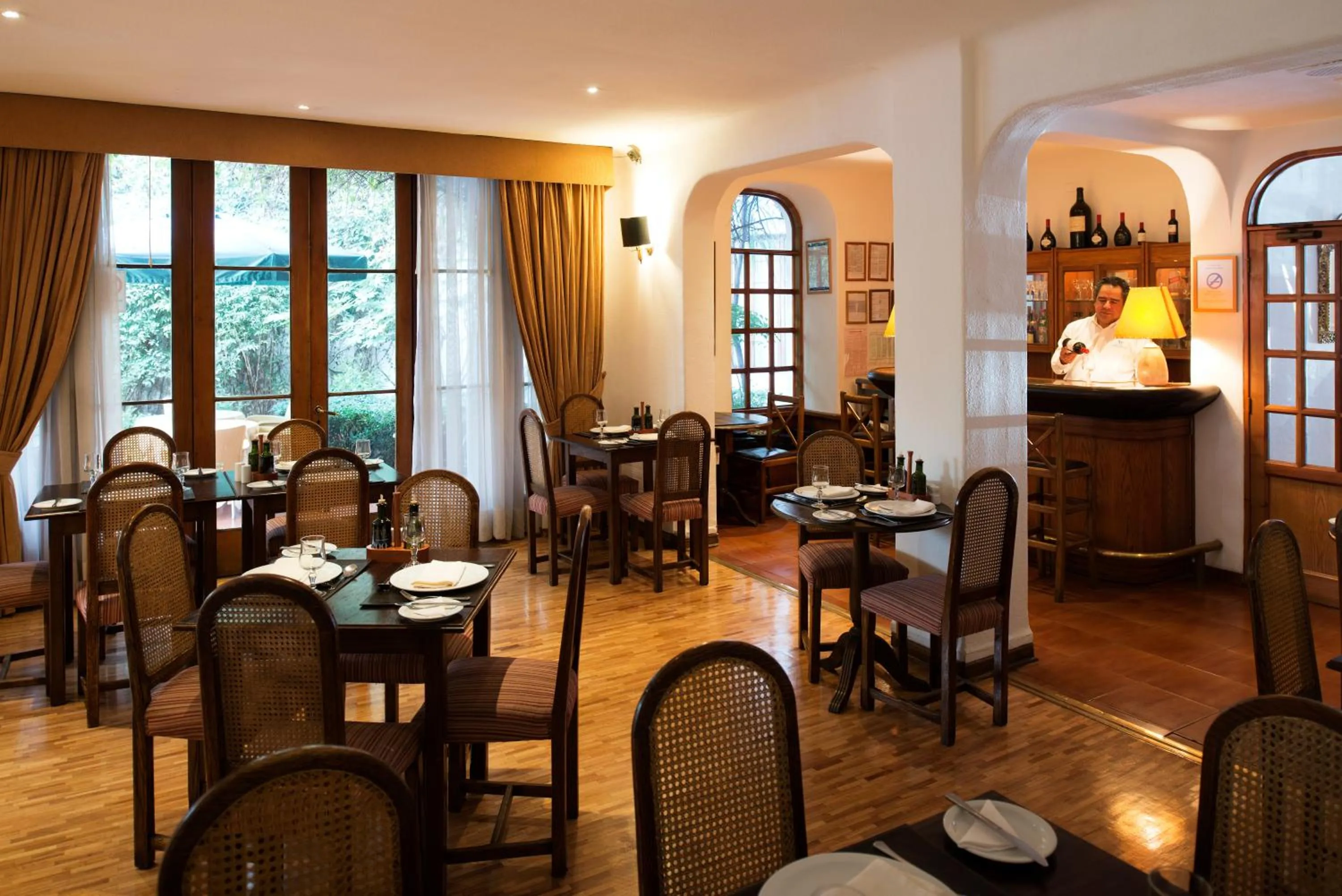 Restaurant/places to eat in Hotel Presidente