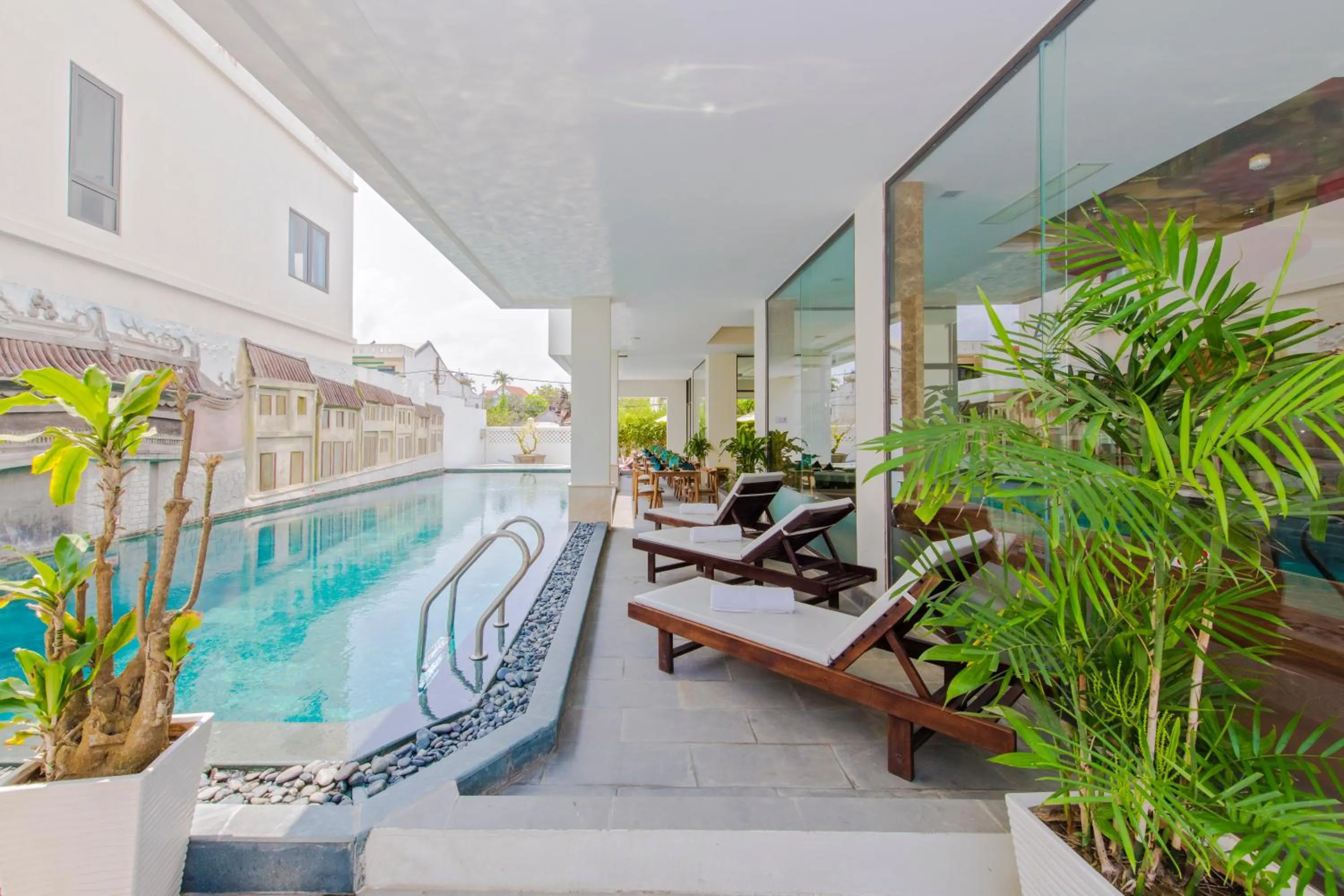 Swimming pool in Ally Beach Boutique Hotel Hoian