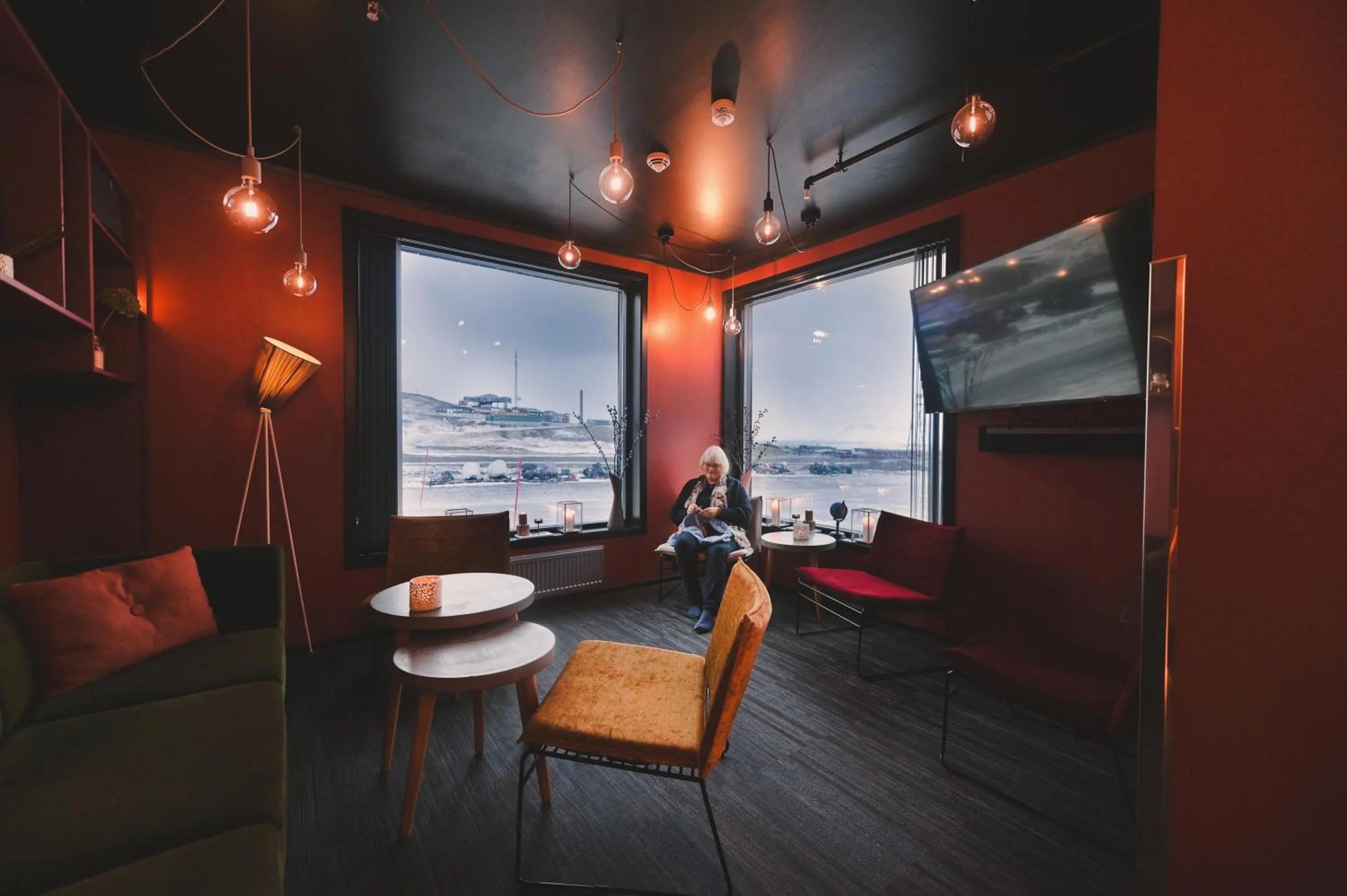 Lobby or reception in Svalbard Hotell | The Vault