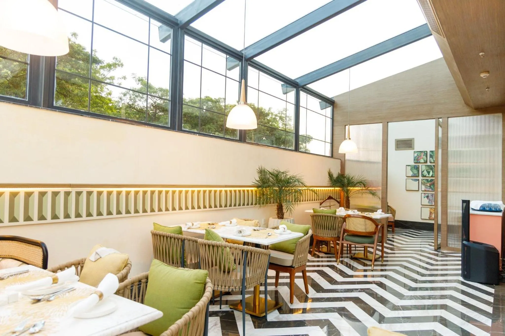 Restaurant/places to eat in Crowne Plaza Today Gurugram by IHG