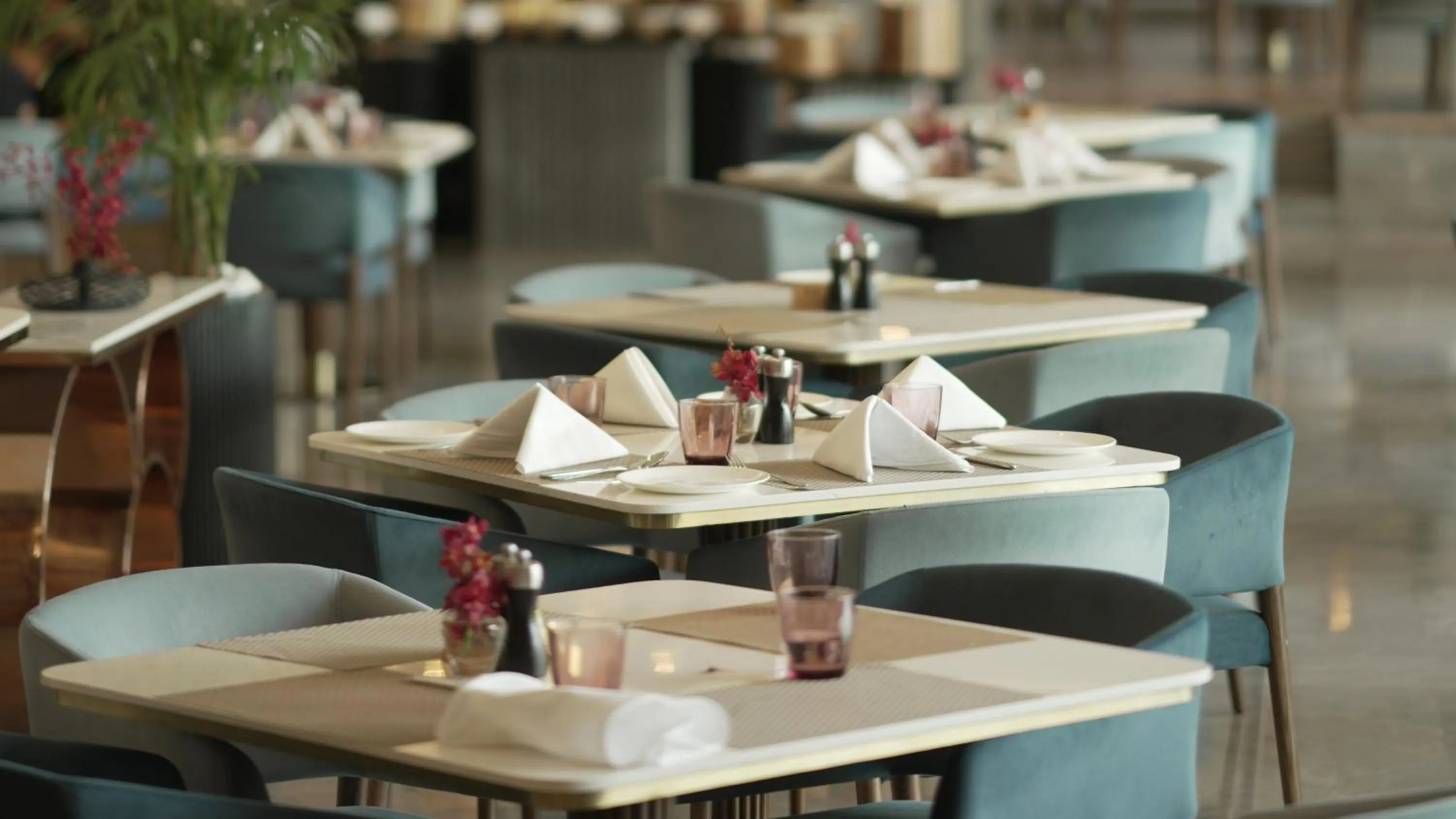 Restaurant/places to eat in Crowne Plaza Today Gurugram by IHG