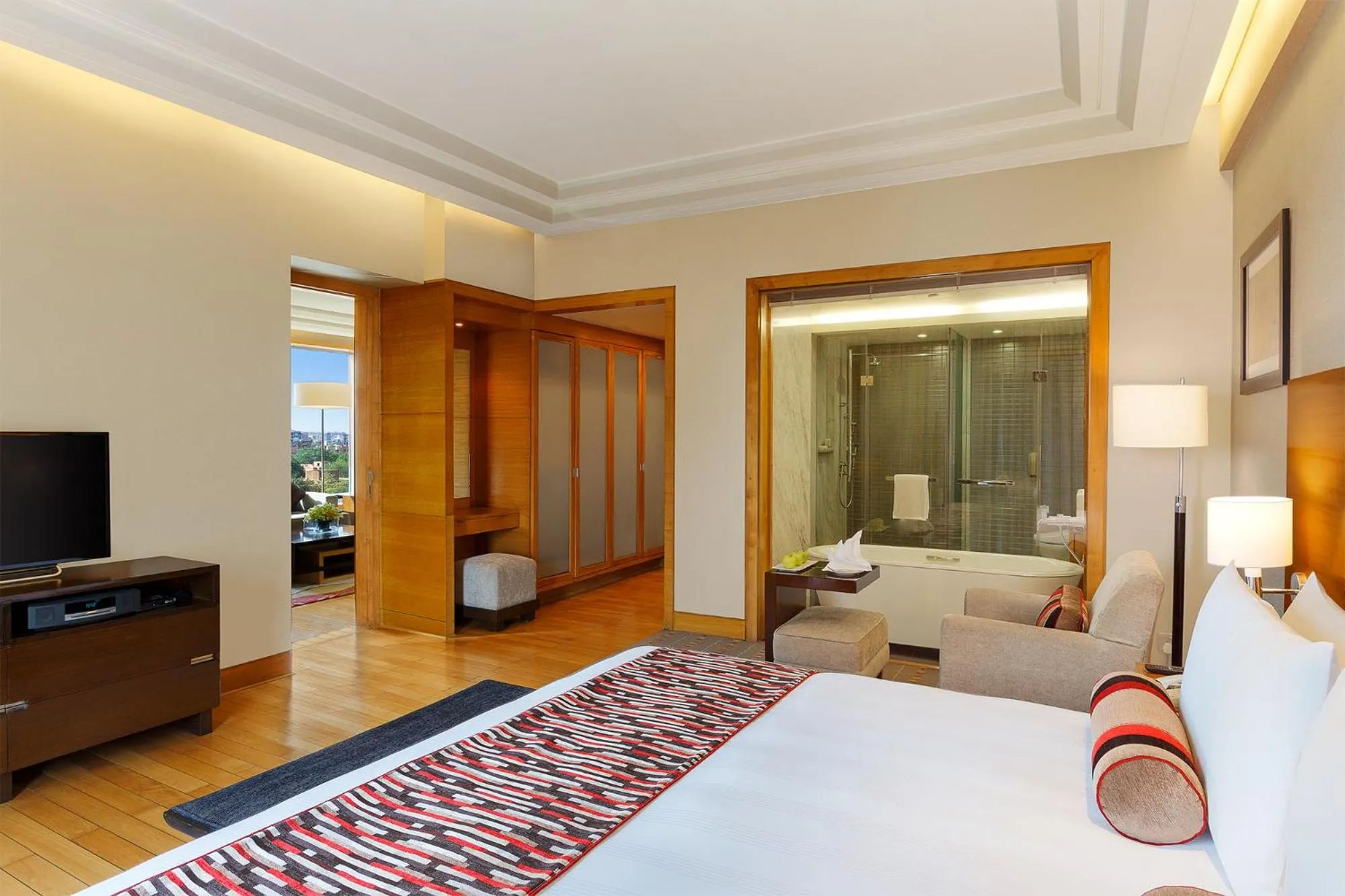 Bathroom, Bed in Crowne Plaza Today Gurugram by IHG