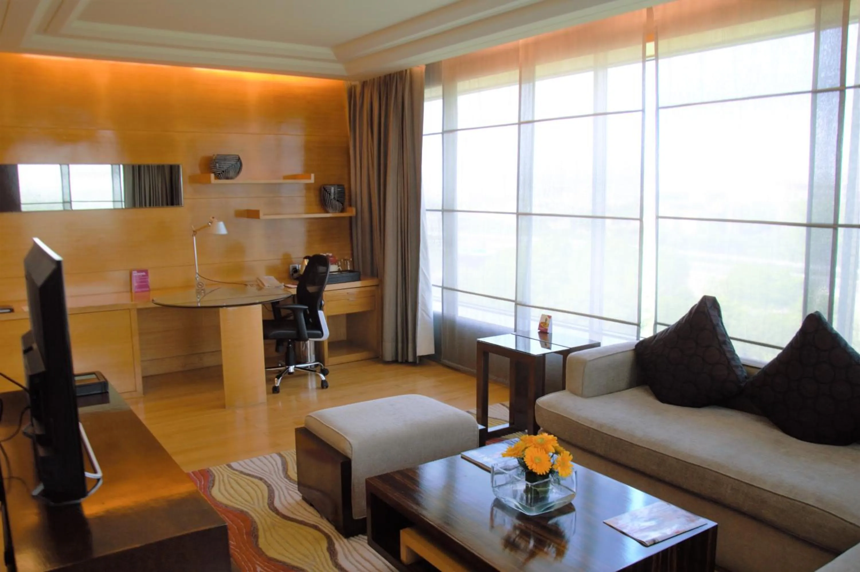 Seating area in Crowne Plaza Today Gurugram by IHG