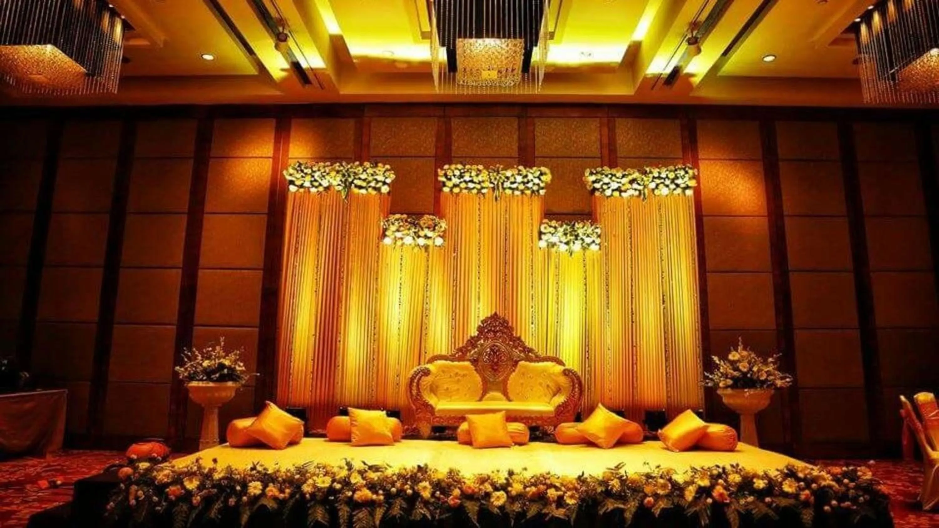 Meeting/conference room in Crowne Plaza Today Gurugram by IHG