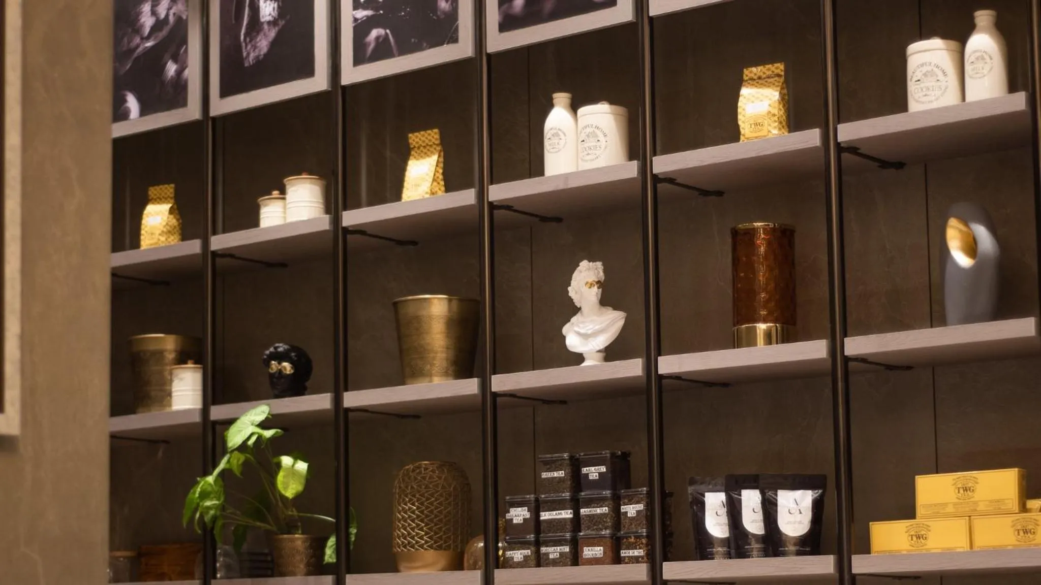 Restaurant/places to eat in Crowne Plaza Today Gurugram by IHG