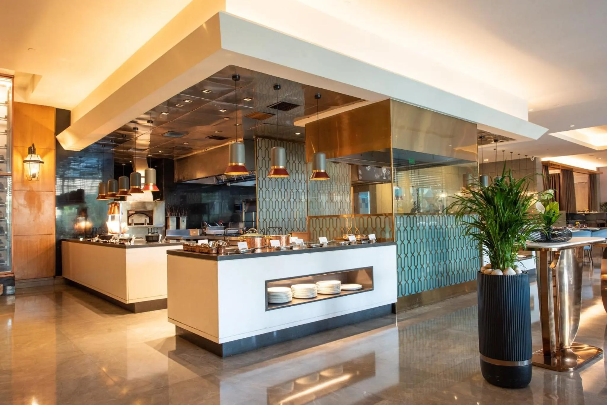 Restaurant/places to eat in Crowne Plaza Today Gurugram by IHG