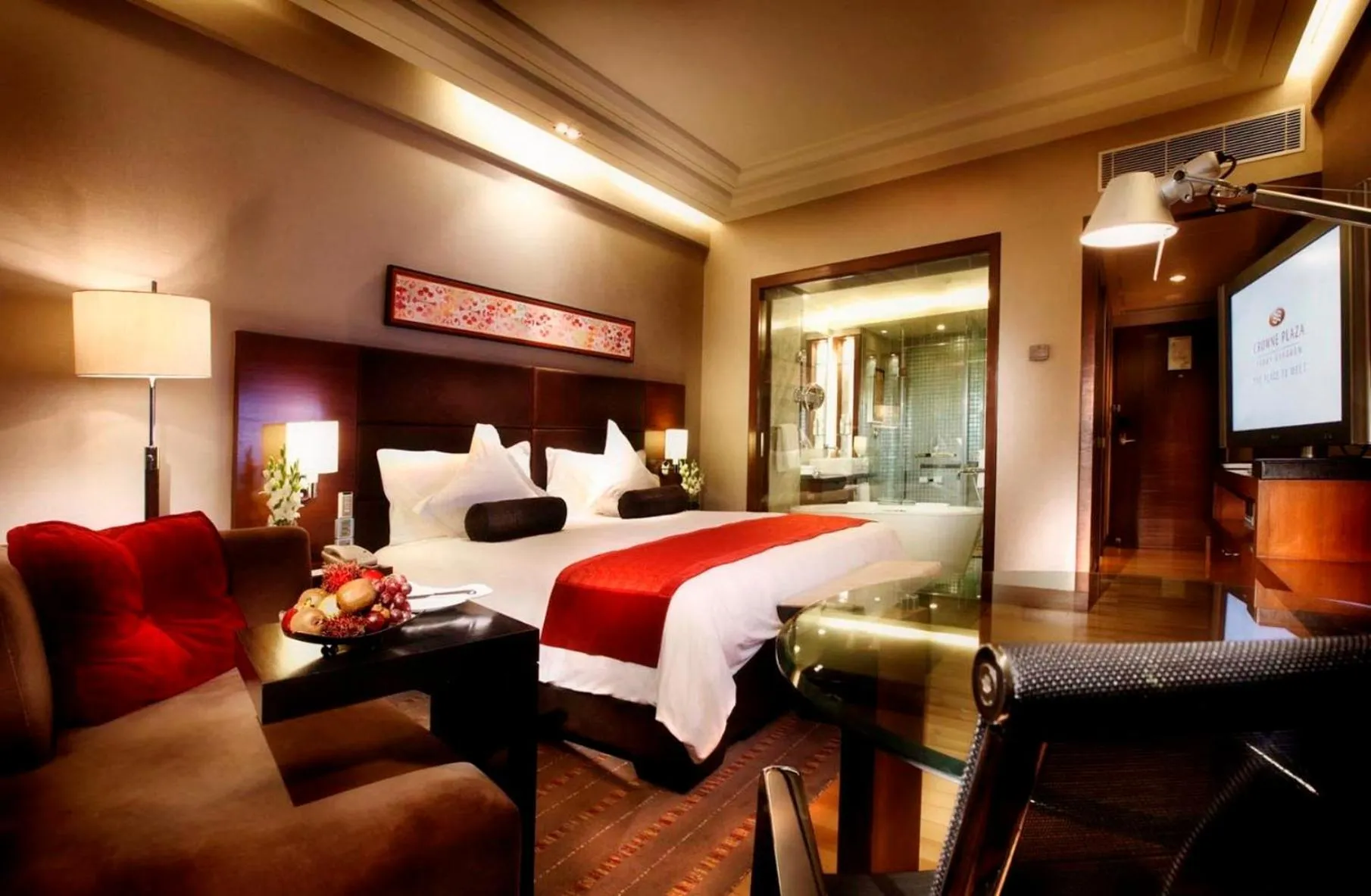 Photo of the whole room, Bed in Crowne Plaza Today Gurugram by IHG