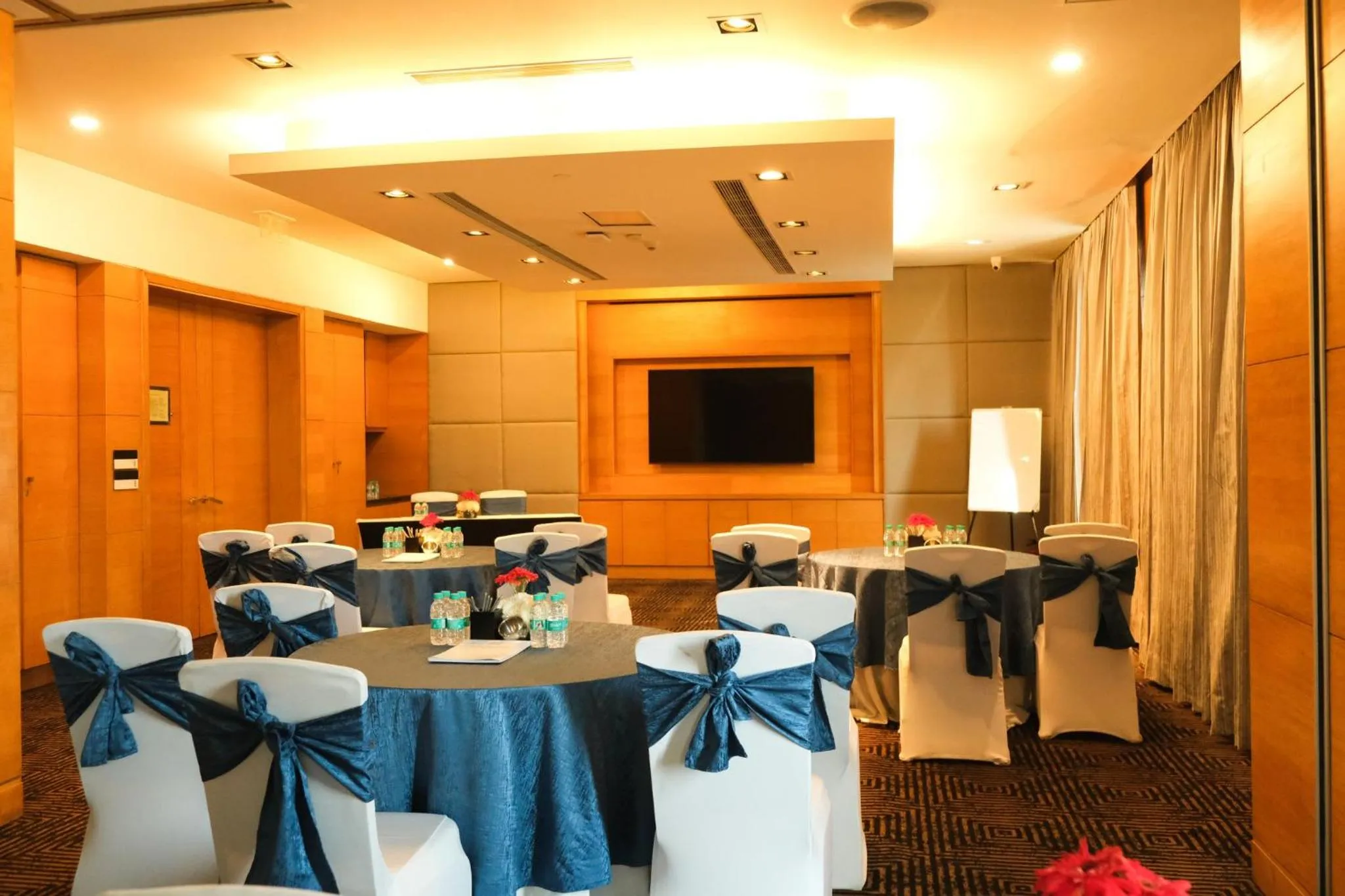 Meeting/conference room in Crowne Plaza Today Gurugram by IHG