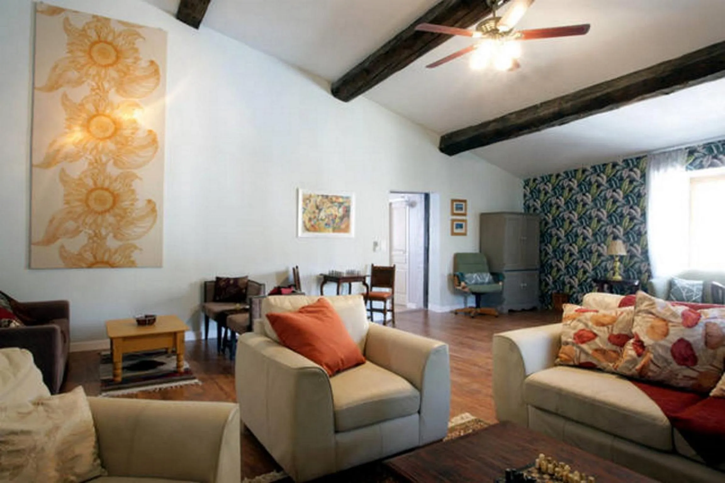 Communal lounge/ TV room in Maison de Textile