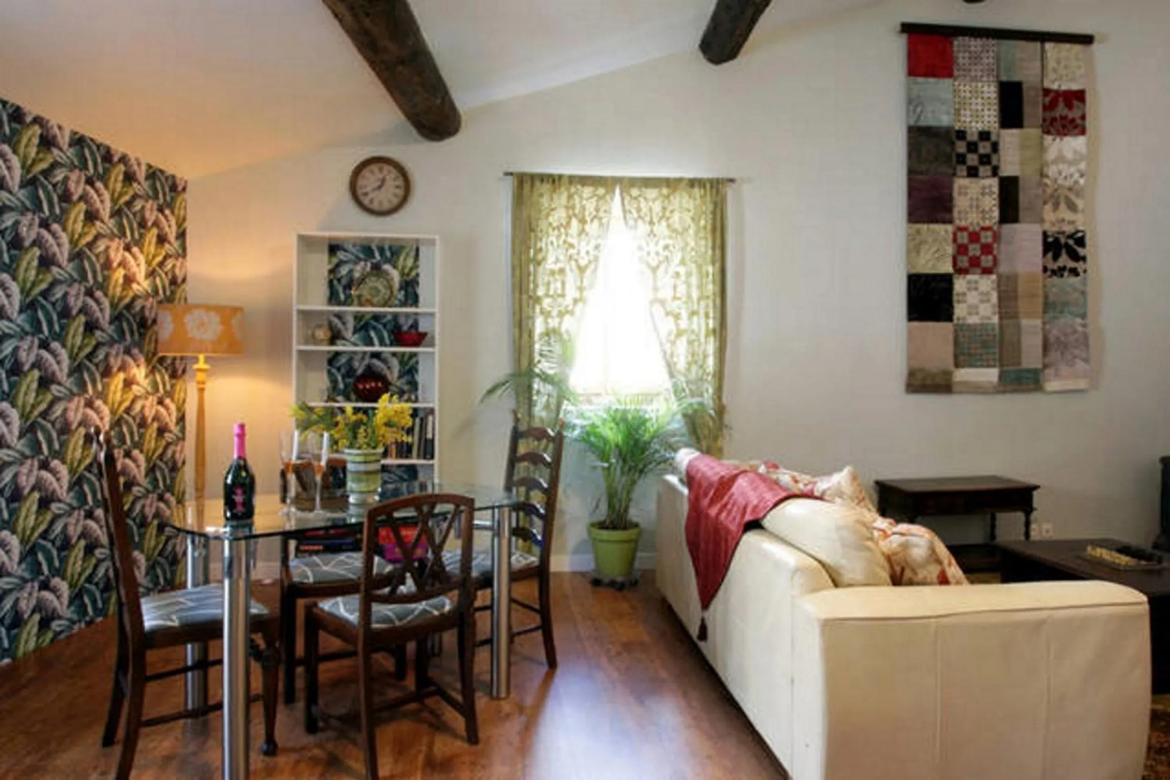 Communal lounge/ TV room in Maison de Textile