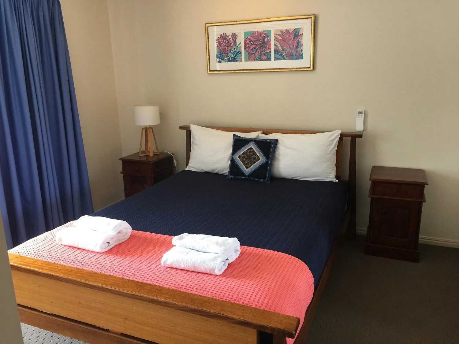 Bed in Mariners Resort Kings Beach