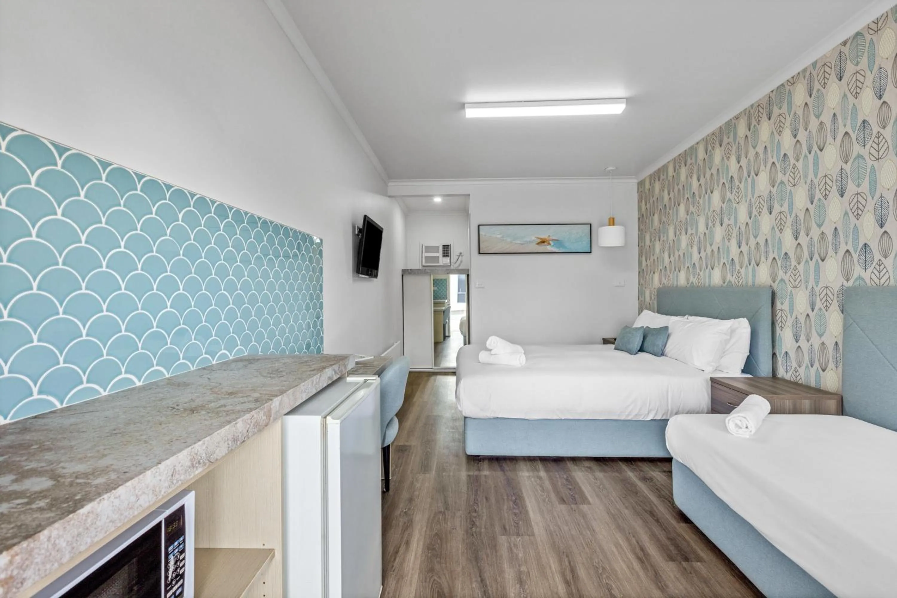 Photo of the whole room, Bed in Rosebud Motel