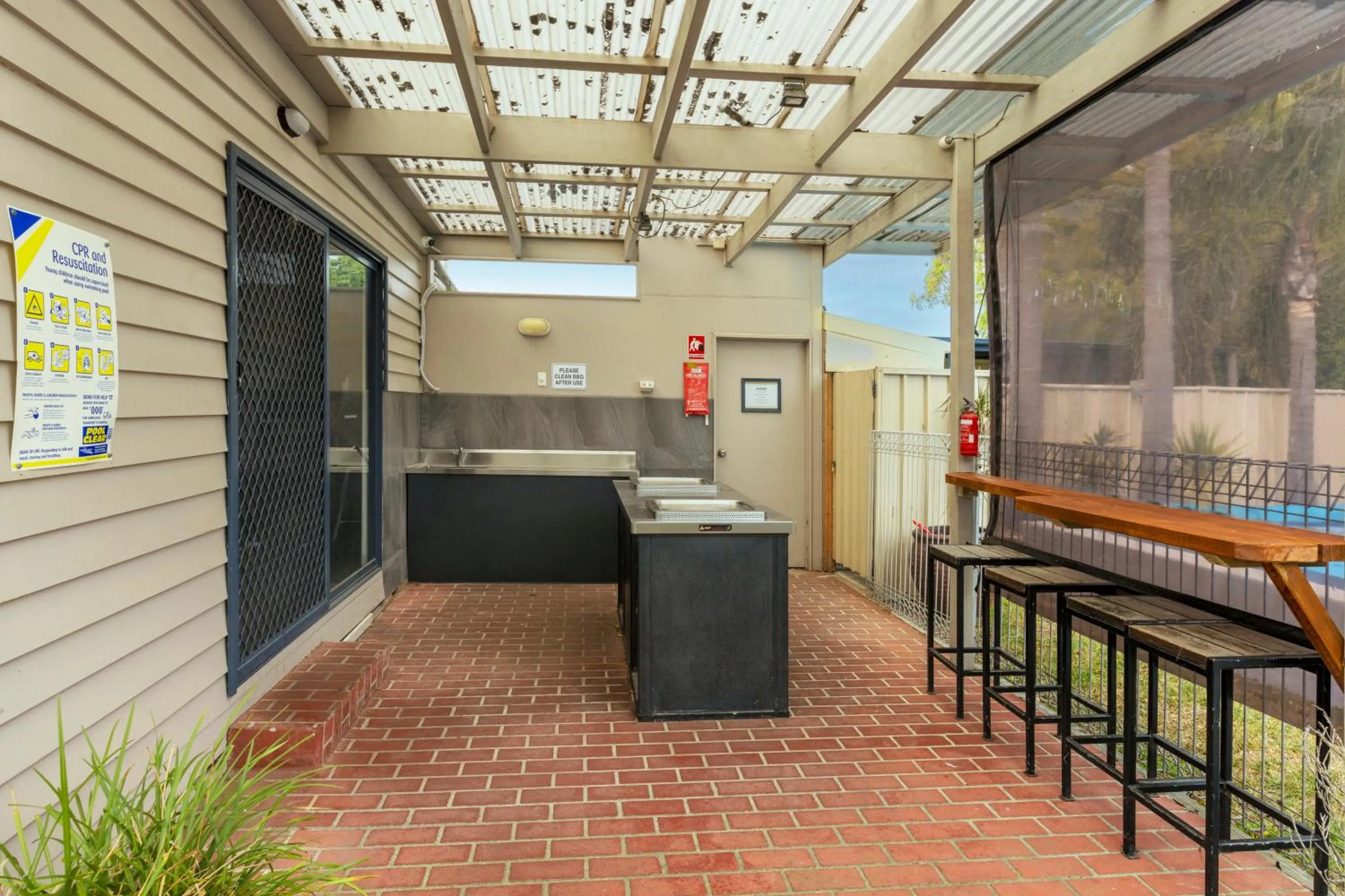 BBQ facilities in Rosebud Motel