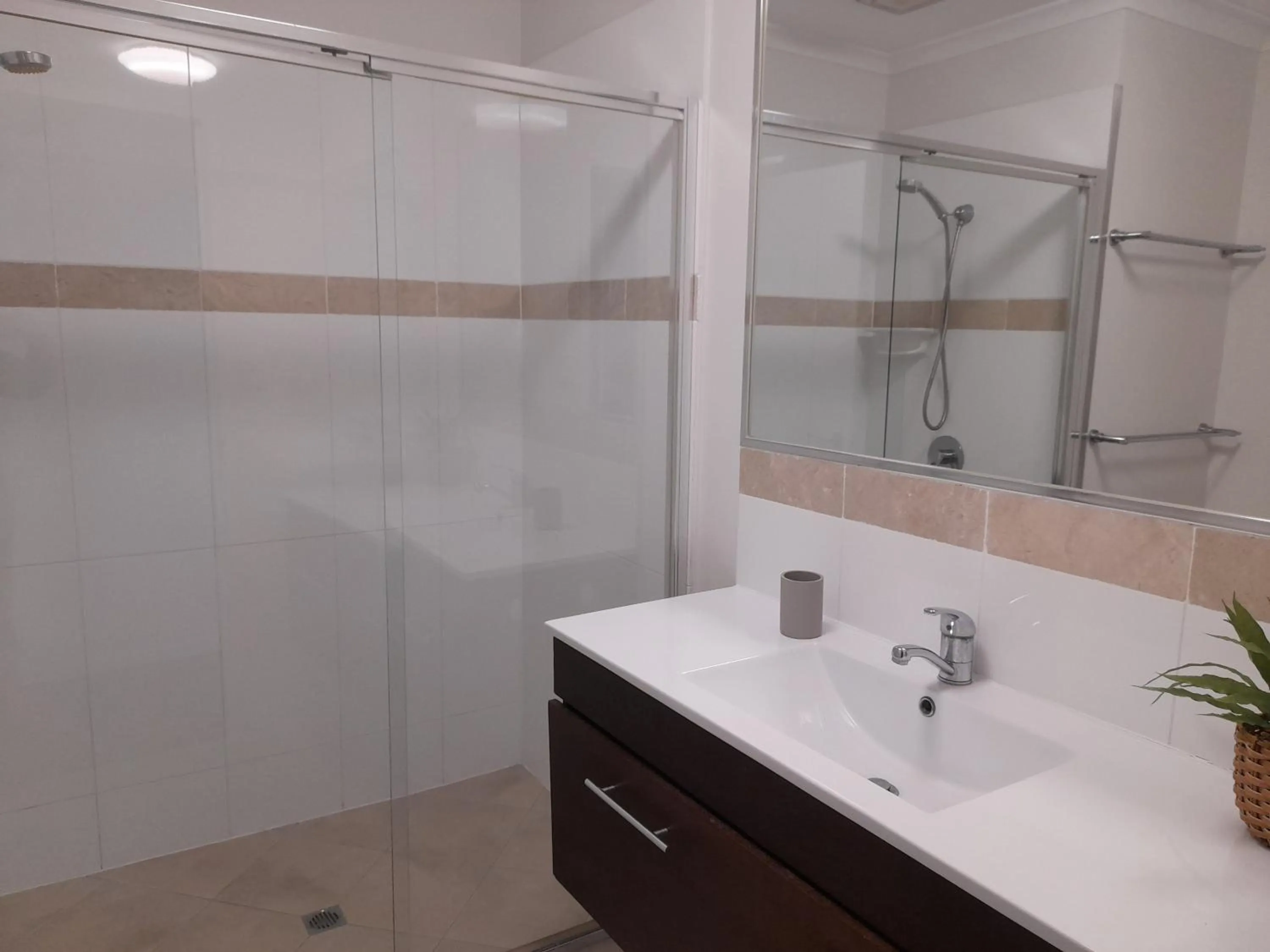 Shower in Boat Harbour Studio Apartments and Villas