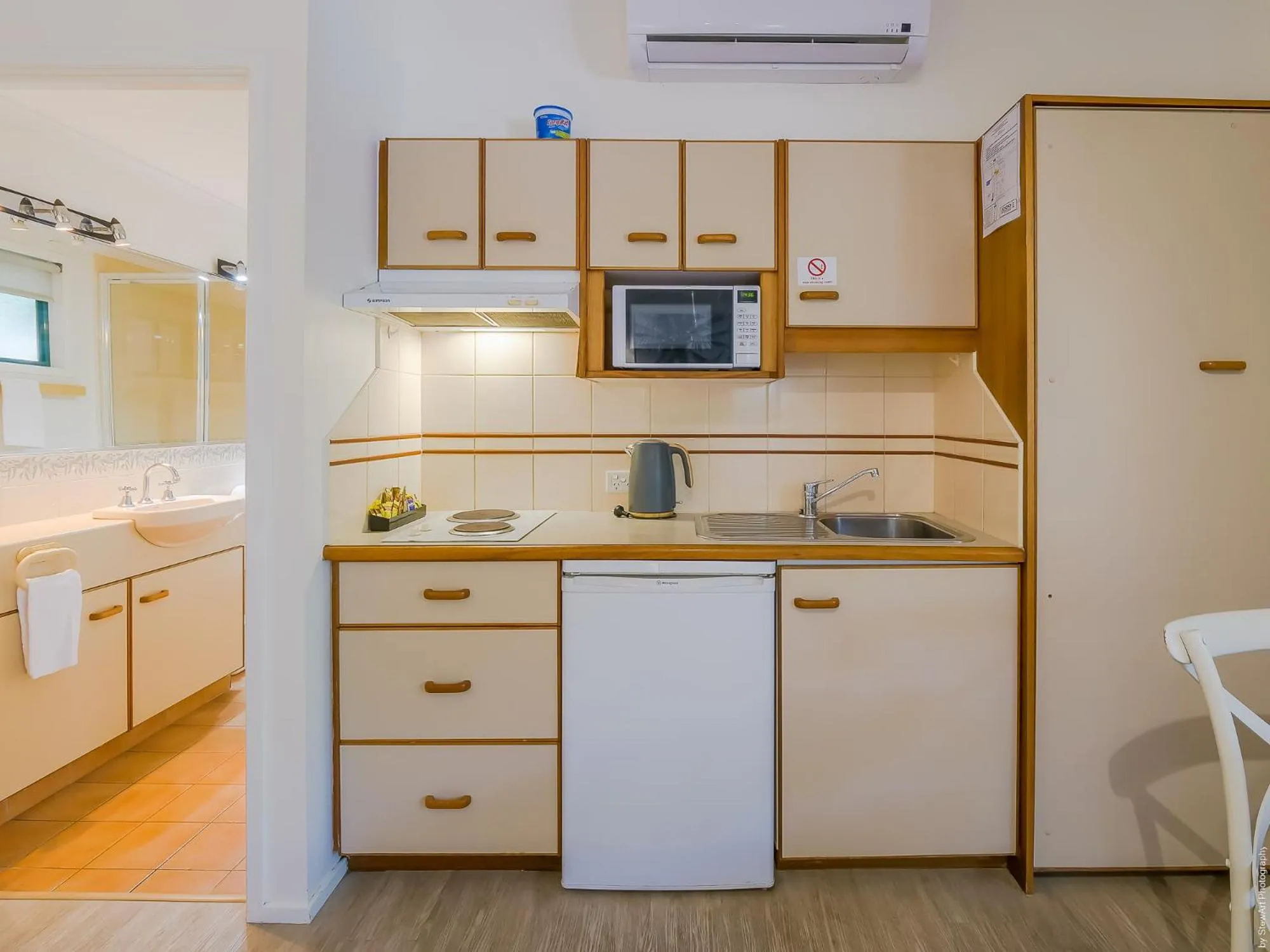 Kitchen or kitchenette in Boat Harbour Studio Apartments and Villas
