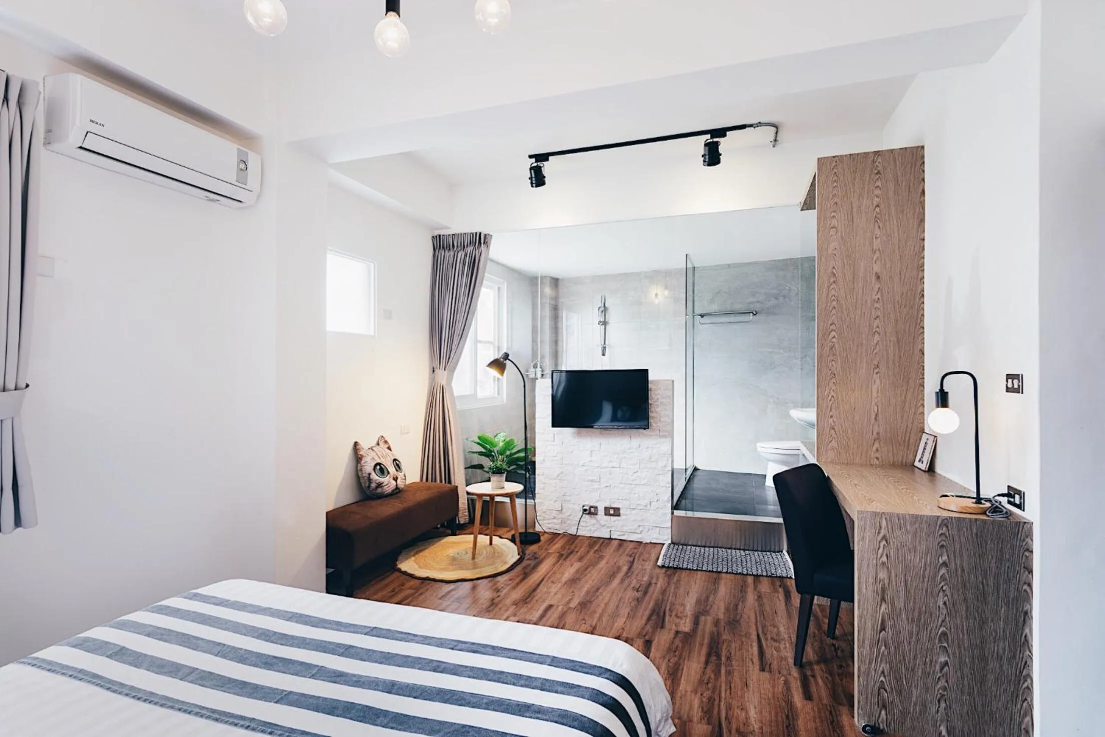 Bed in Mutter Apartment