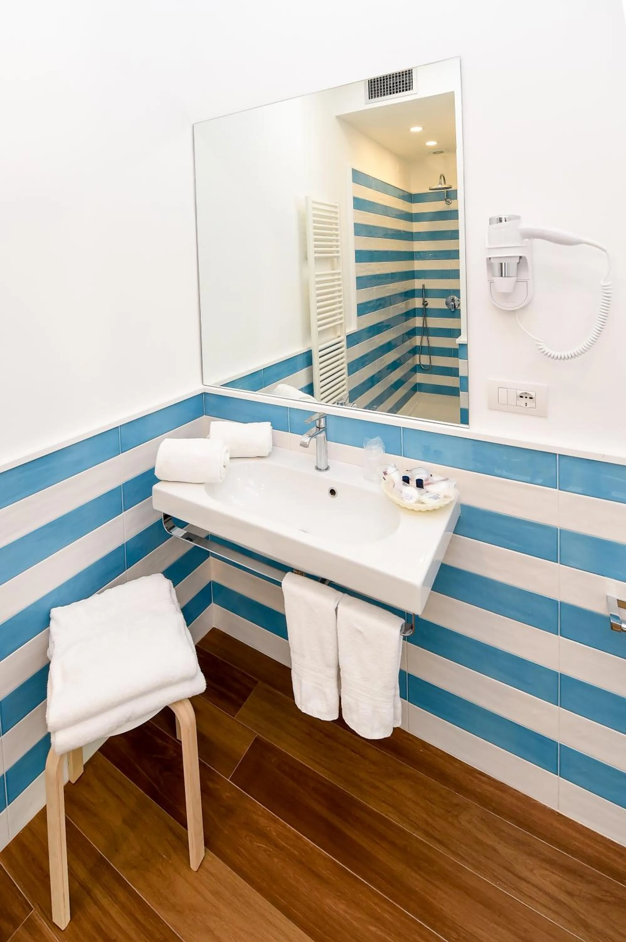 Shower in Casa Pantone