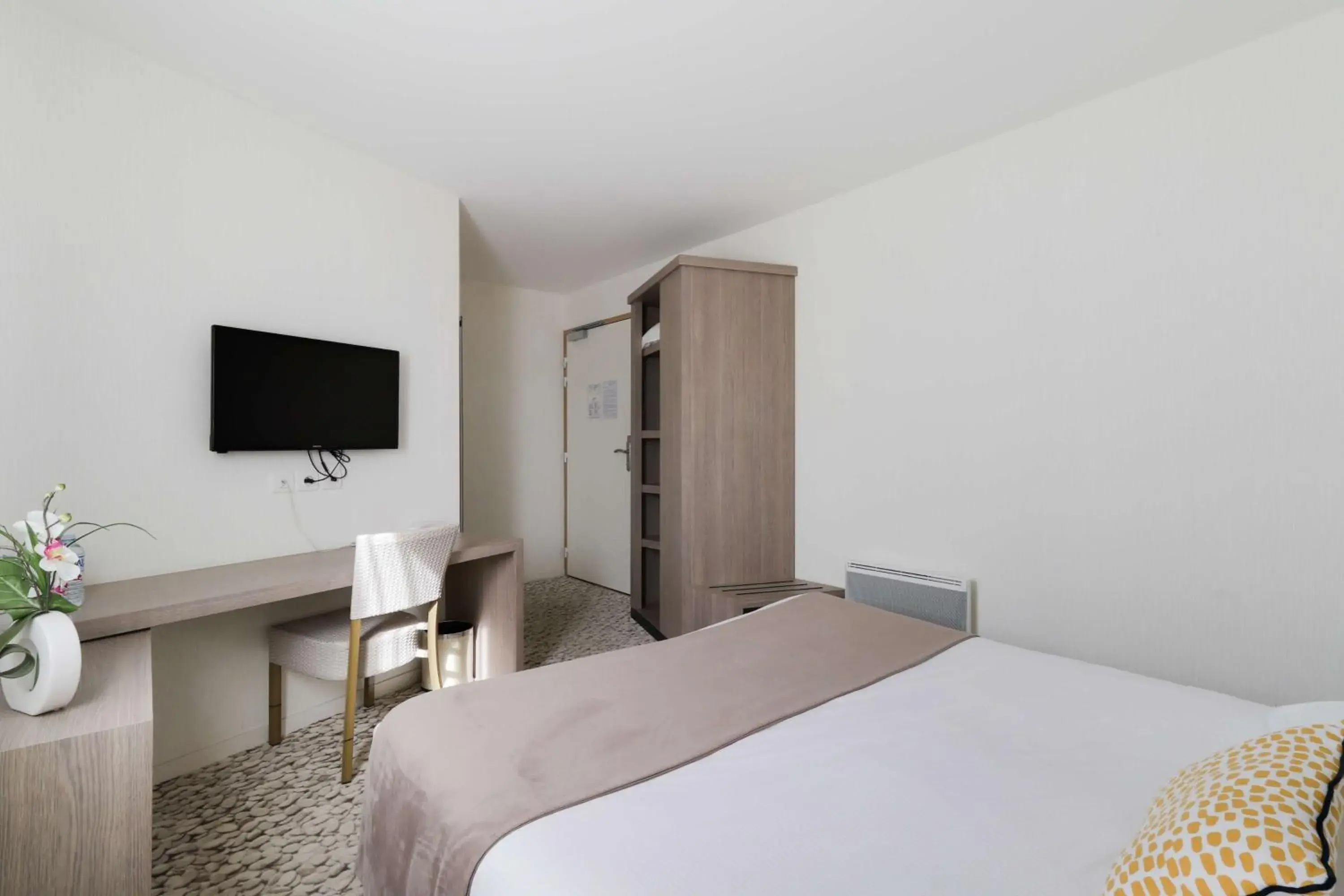 Comfort Double Room in Brit Hotel Alghotel Comfort Double Room in Brit Hotel Alghotel