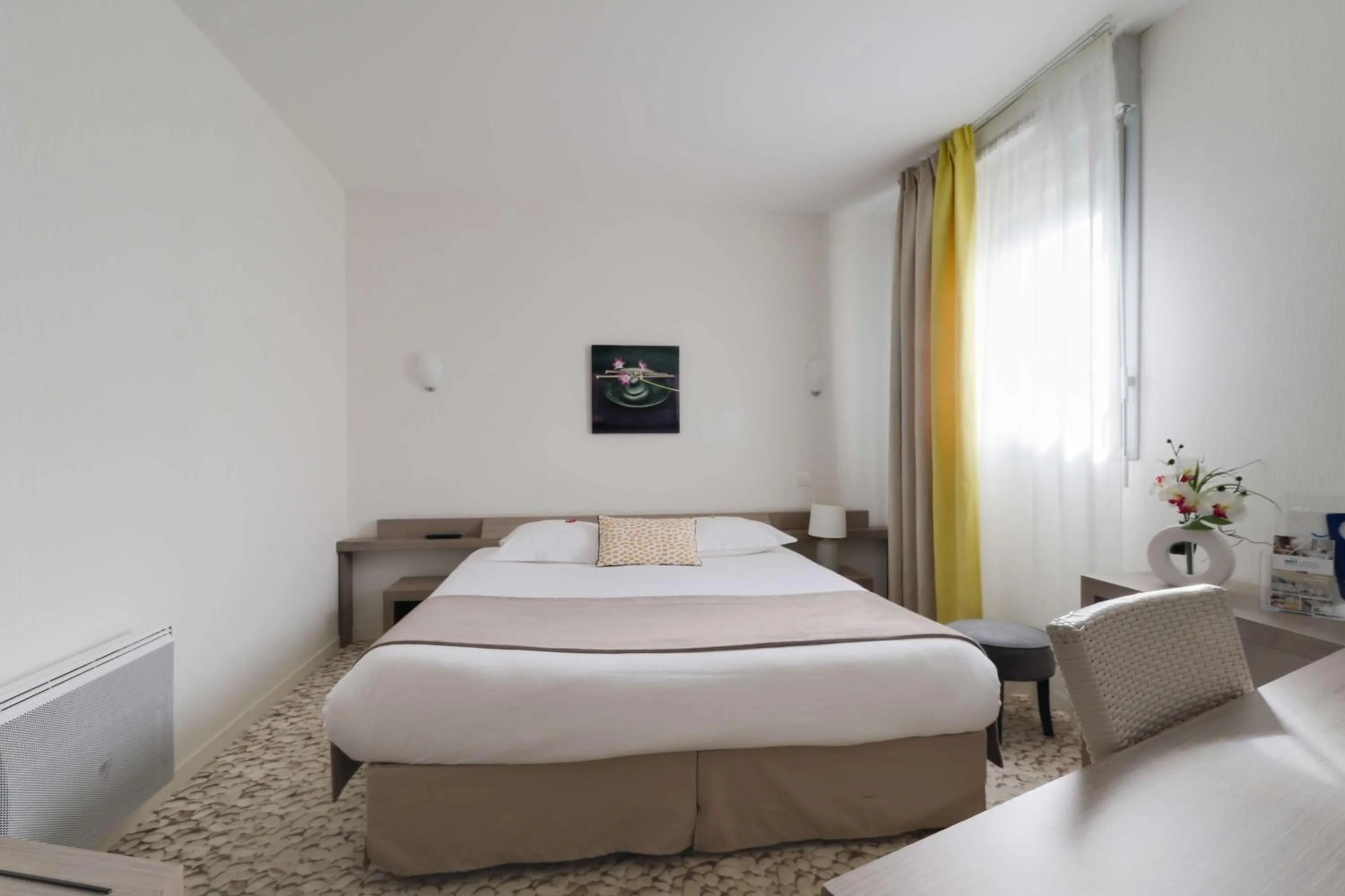 Bedroom, Bed in Brit Hotel Alghotel