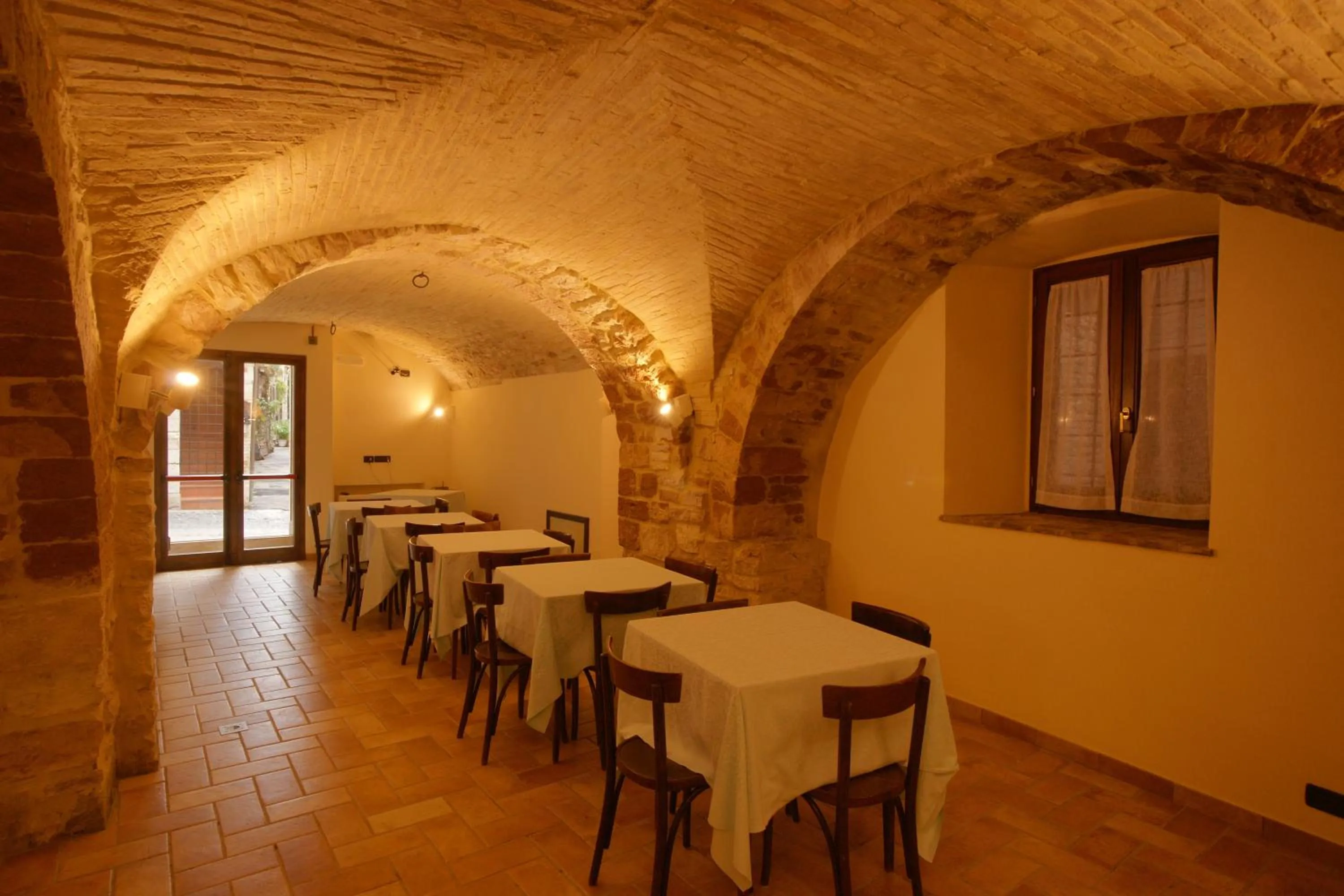 Restaurant/places to eat in Hotel La Rocca