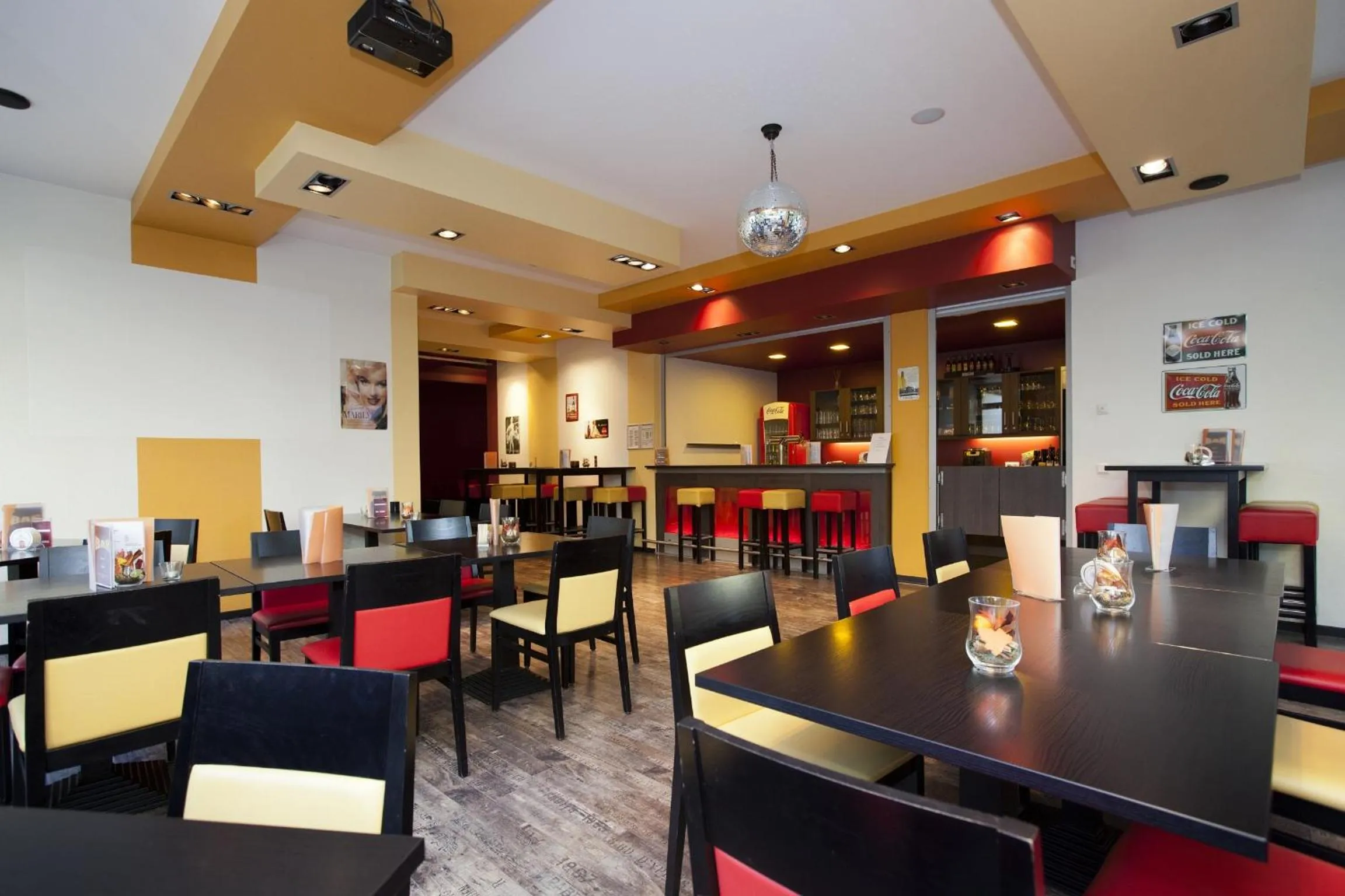 Lounge or bar in Jugendherberge City-Hostel Köln-Riehl