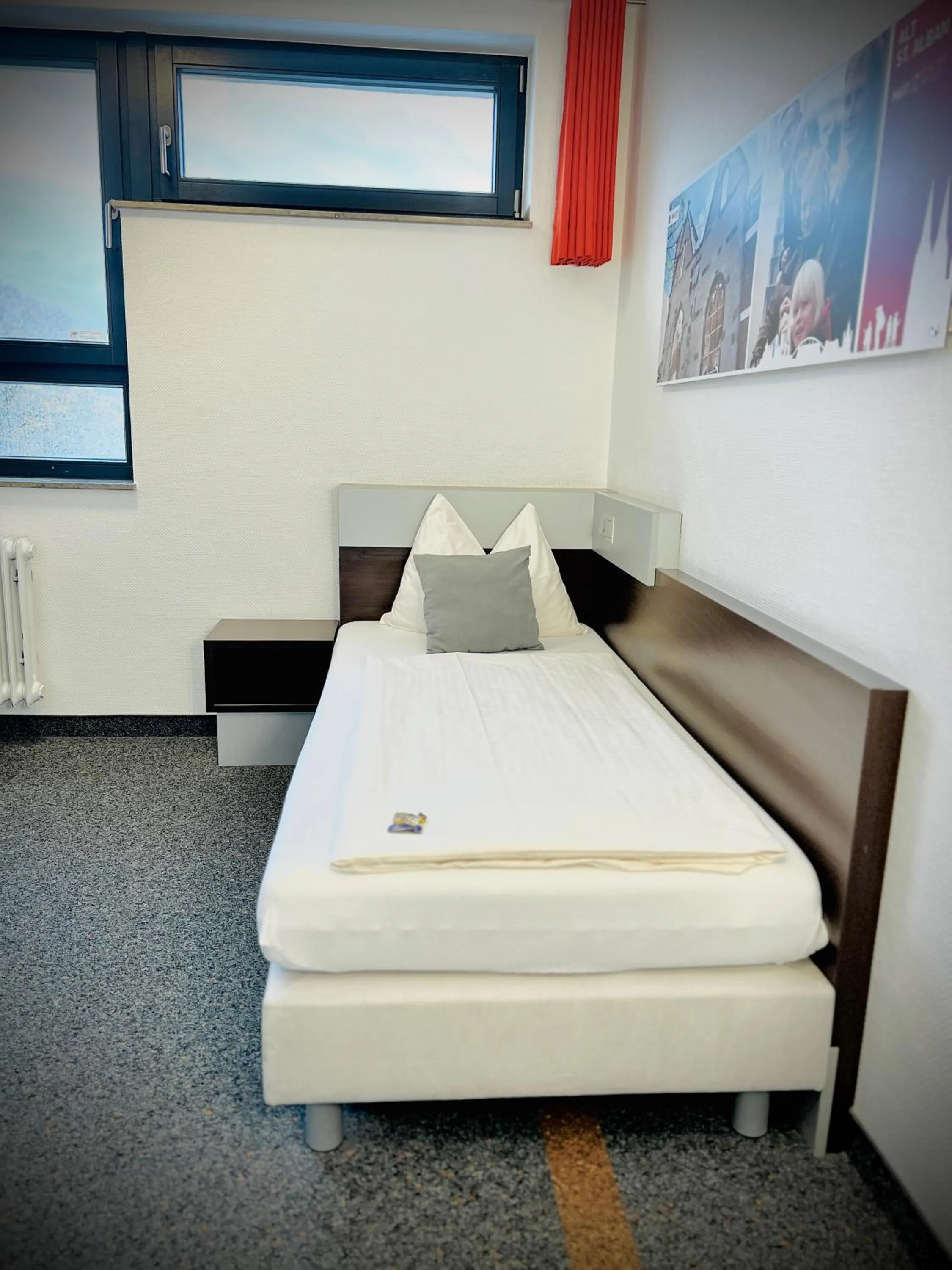 Bed in Jugendherberge City-Hostel Köln-Riehl