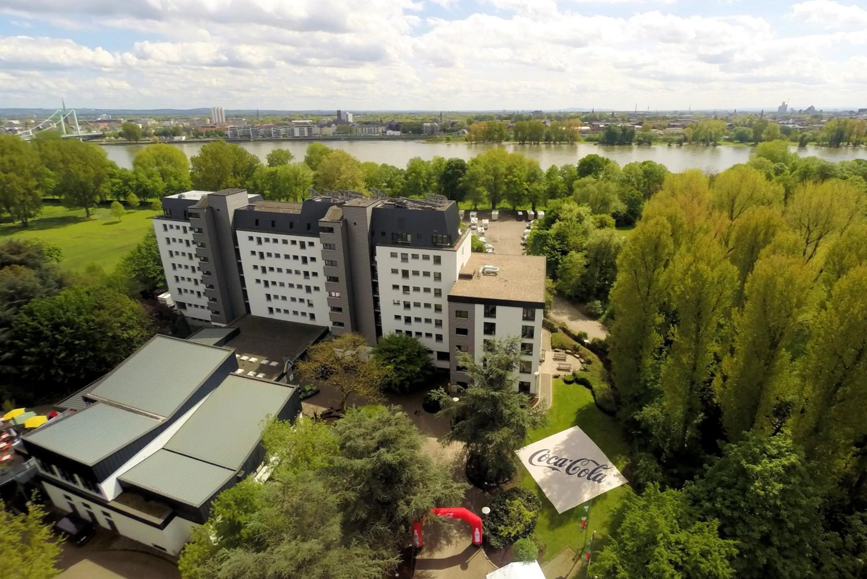 Facade/entrance in Jugendherberge City-Hostel Köln-Riehl