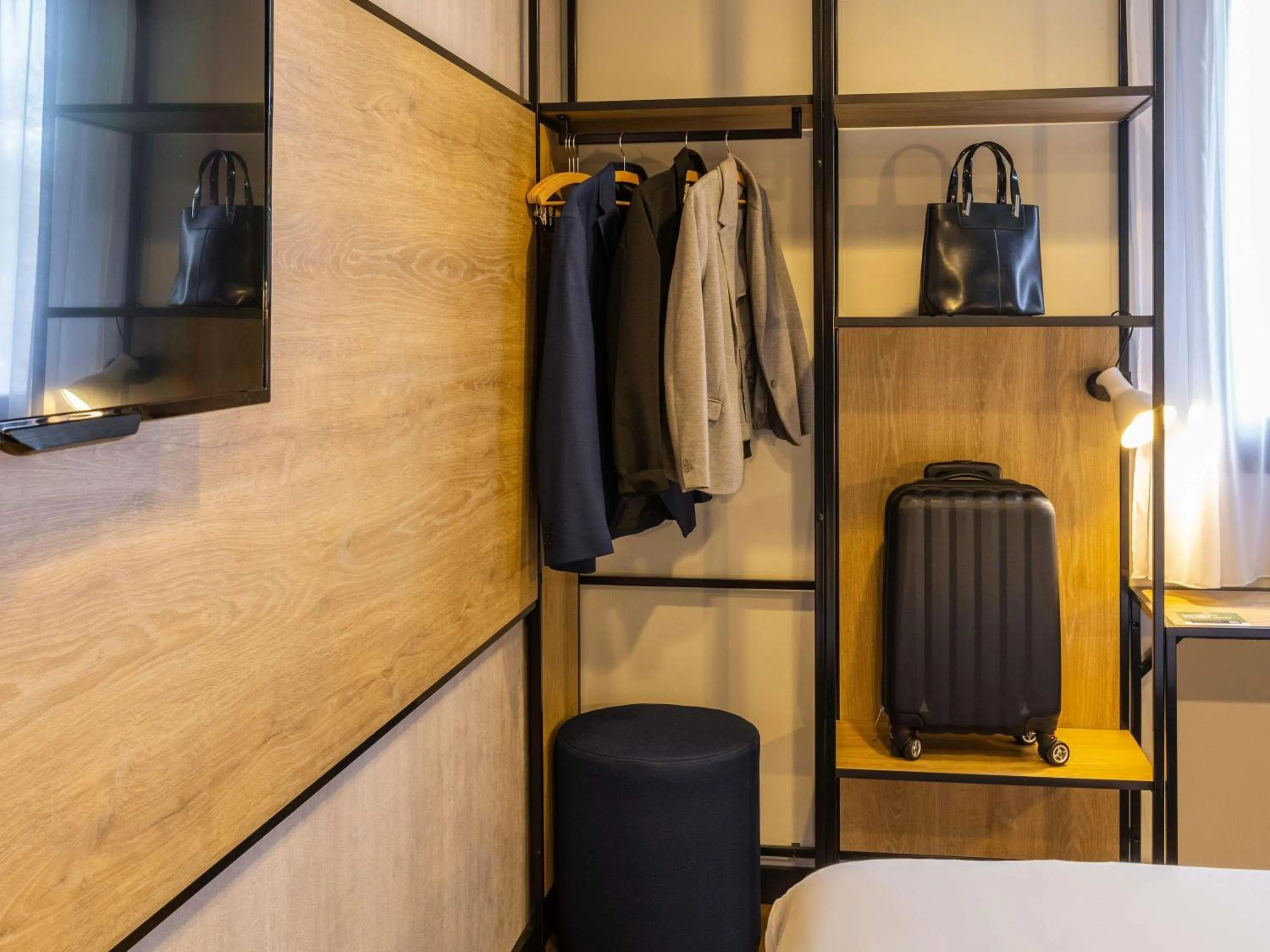 Bedroom in ibis Epinal Centre