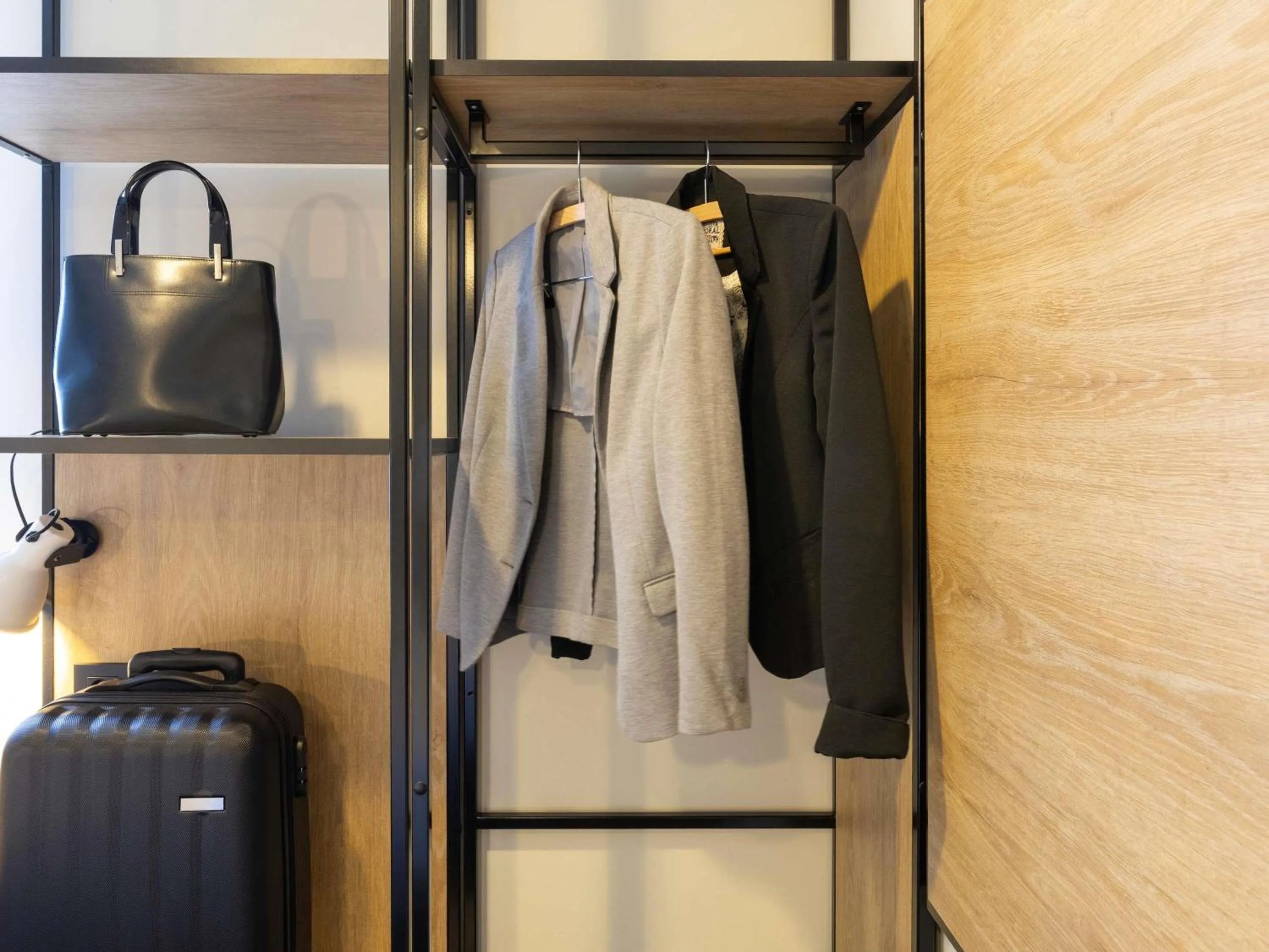 Bedroom in ibis Epinal Centre