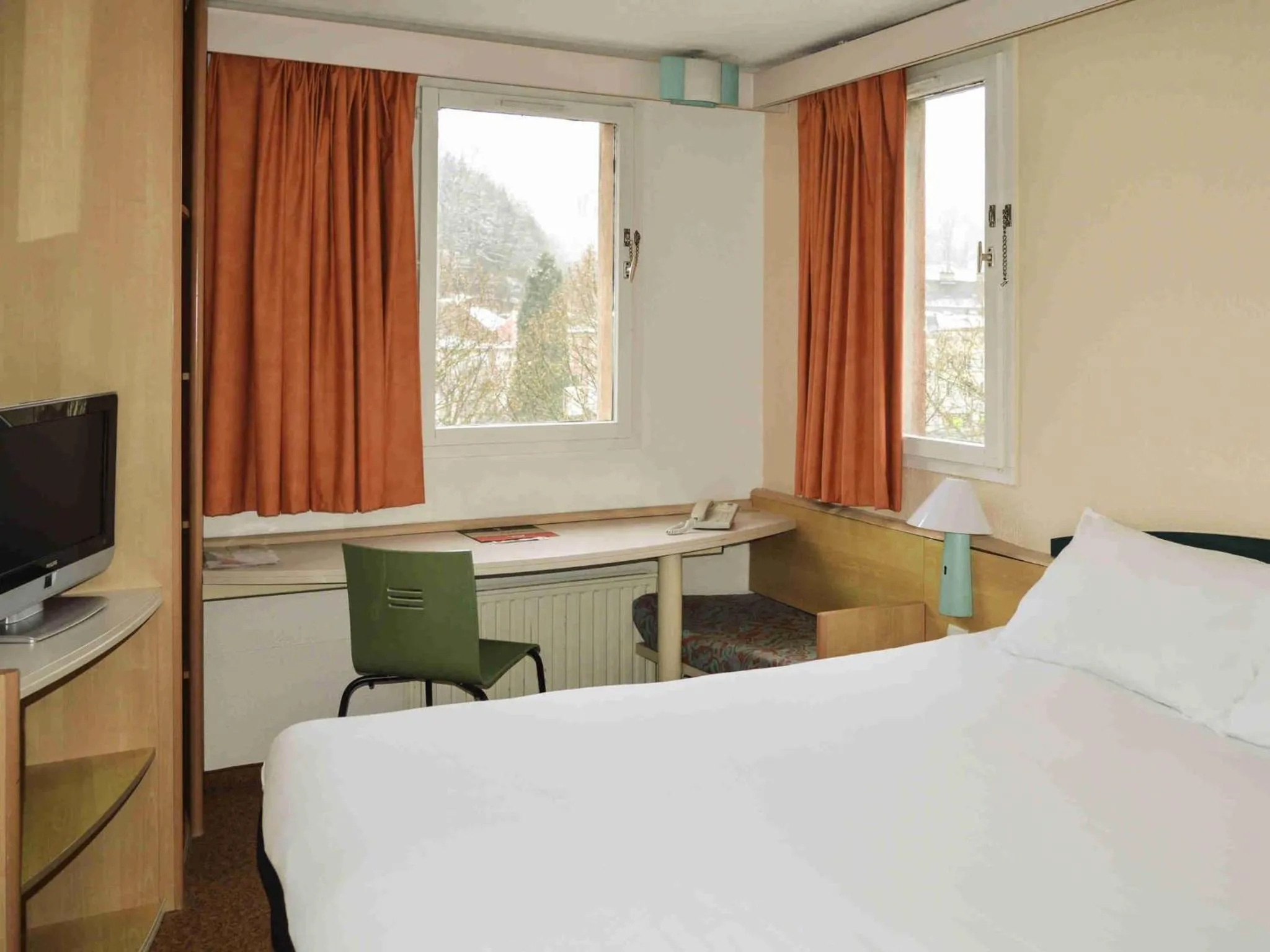 Bedroom, Bed in ibis Epinal Centre