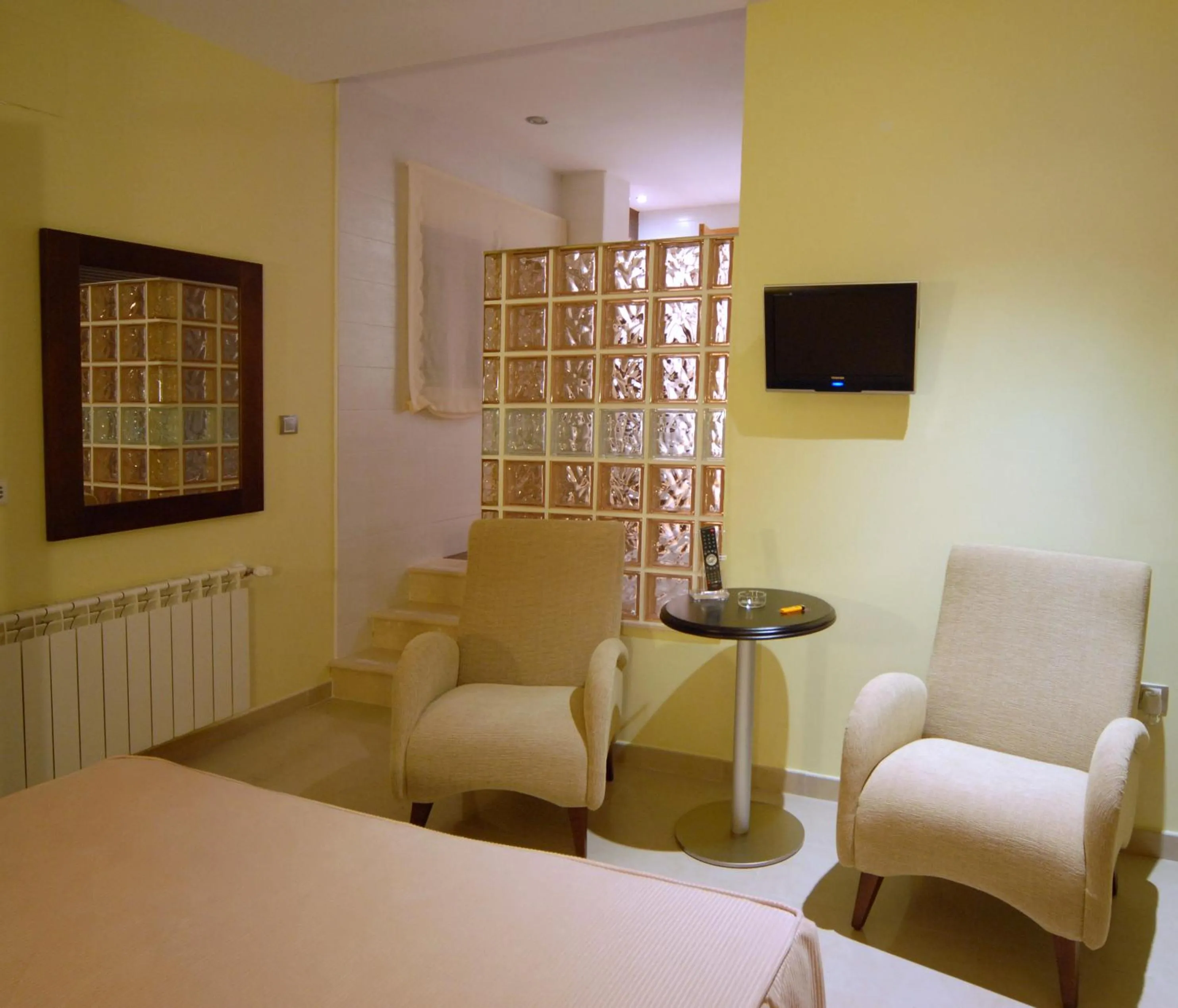 Bathroom, Bed in Hotel Macami