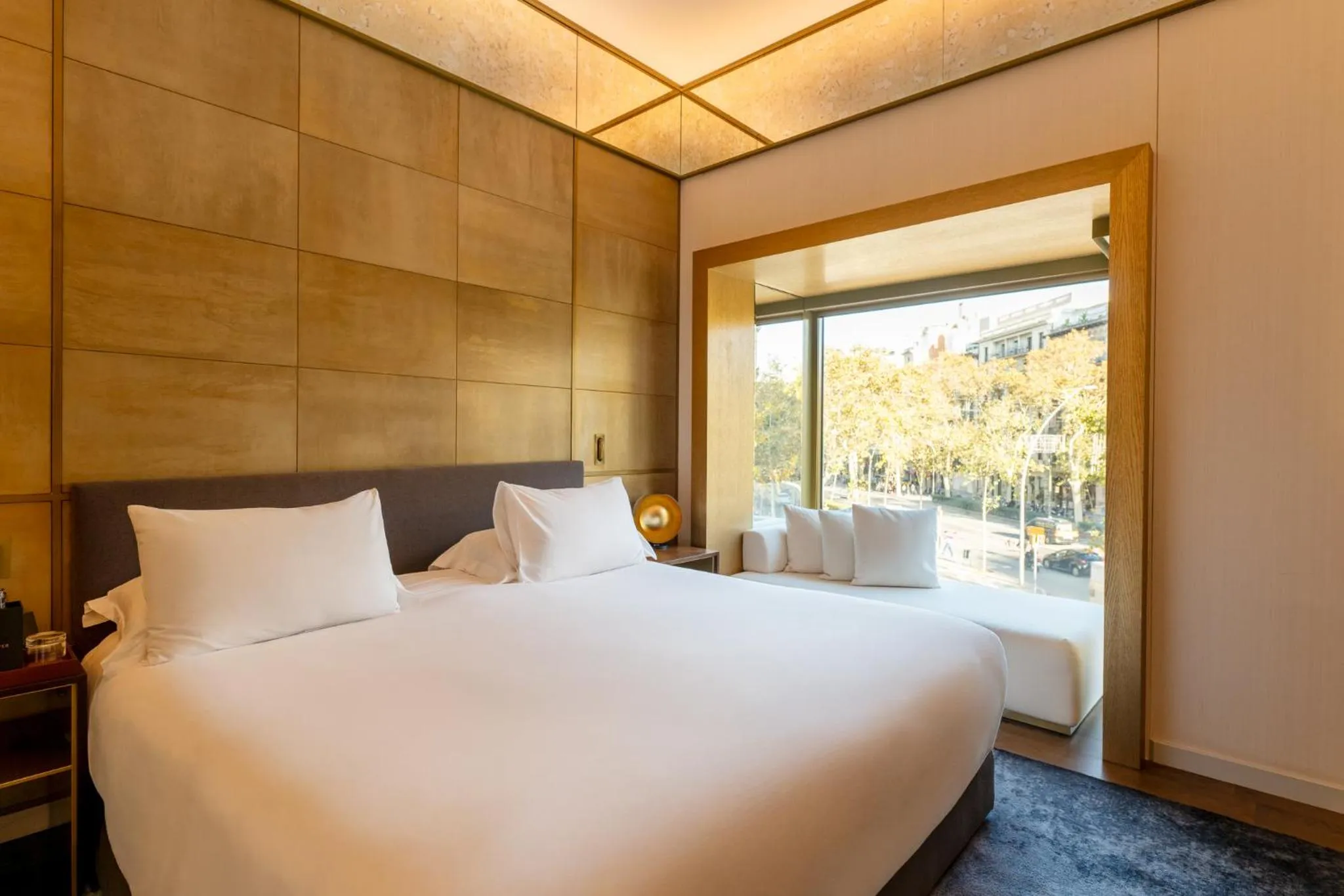 City view, Bed in Almanac Barcelona