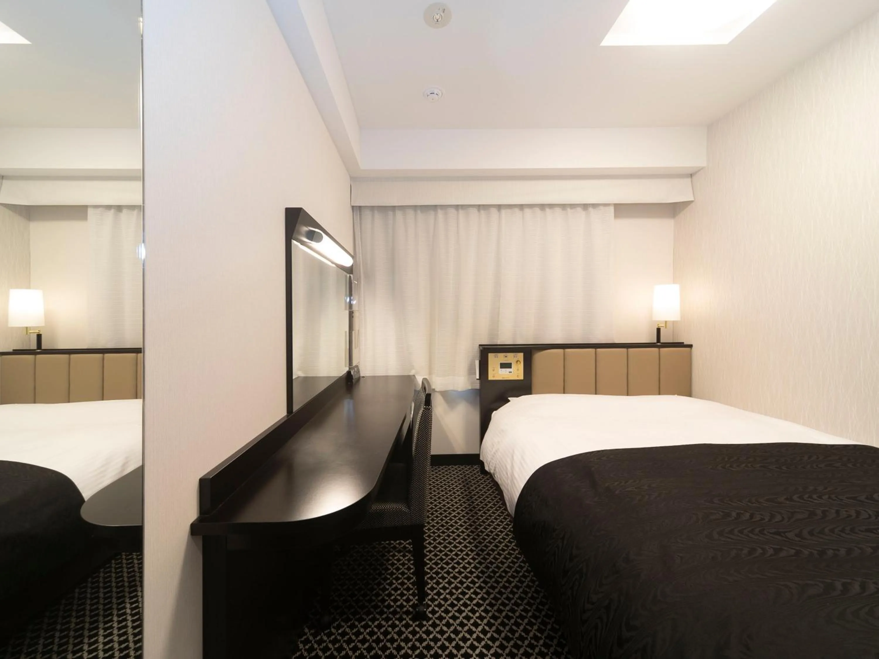 Photo of the whole room, Bed in APA Hotel Kyoto Ekikita