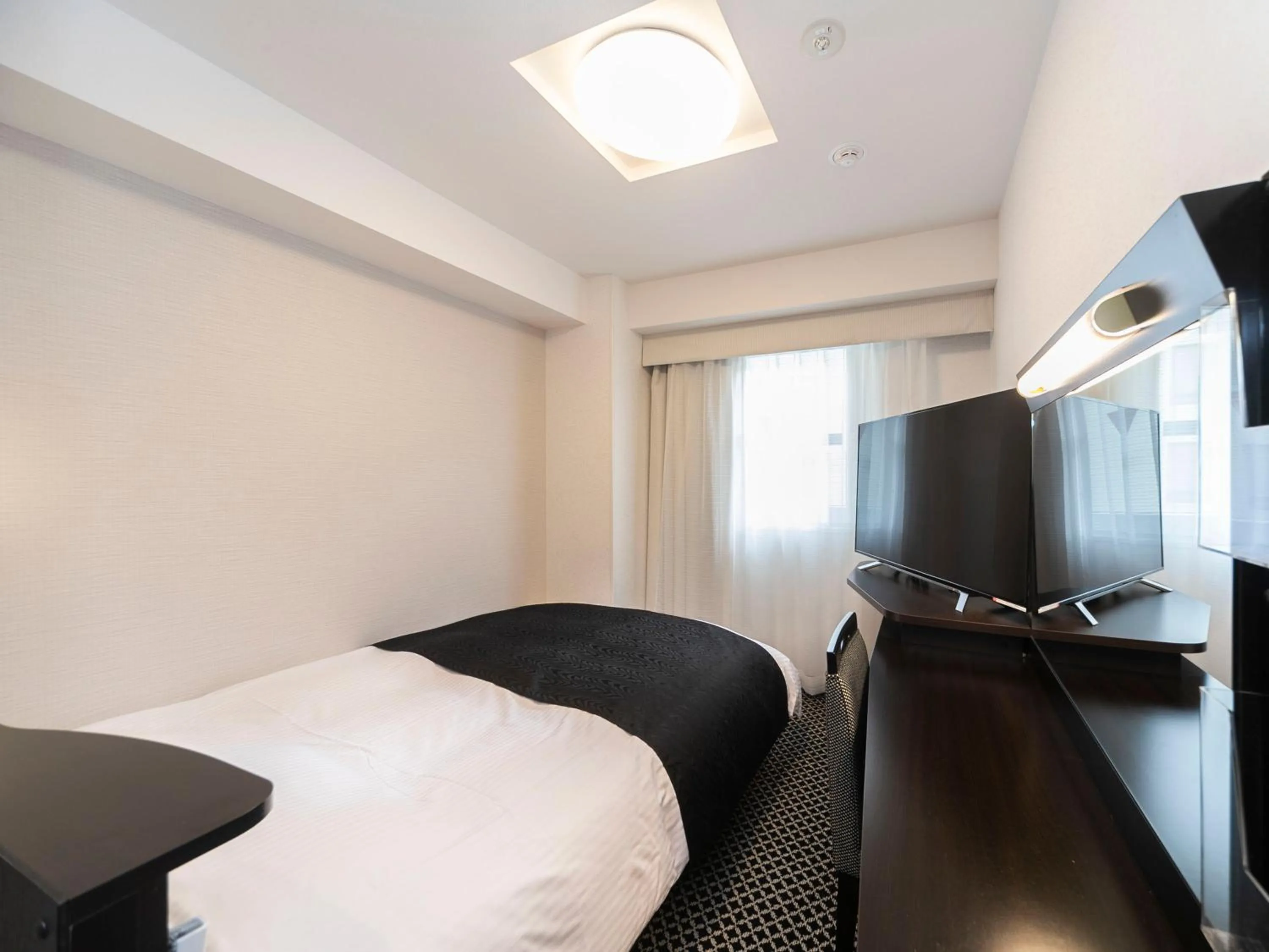 Photo of the whole room, Bed in APA Hotel Kyoto Ekikita